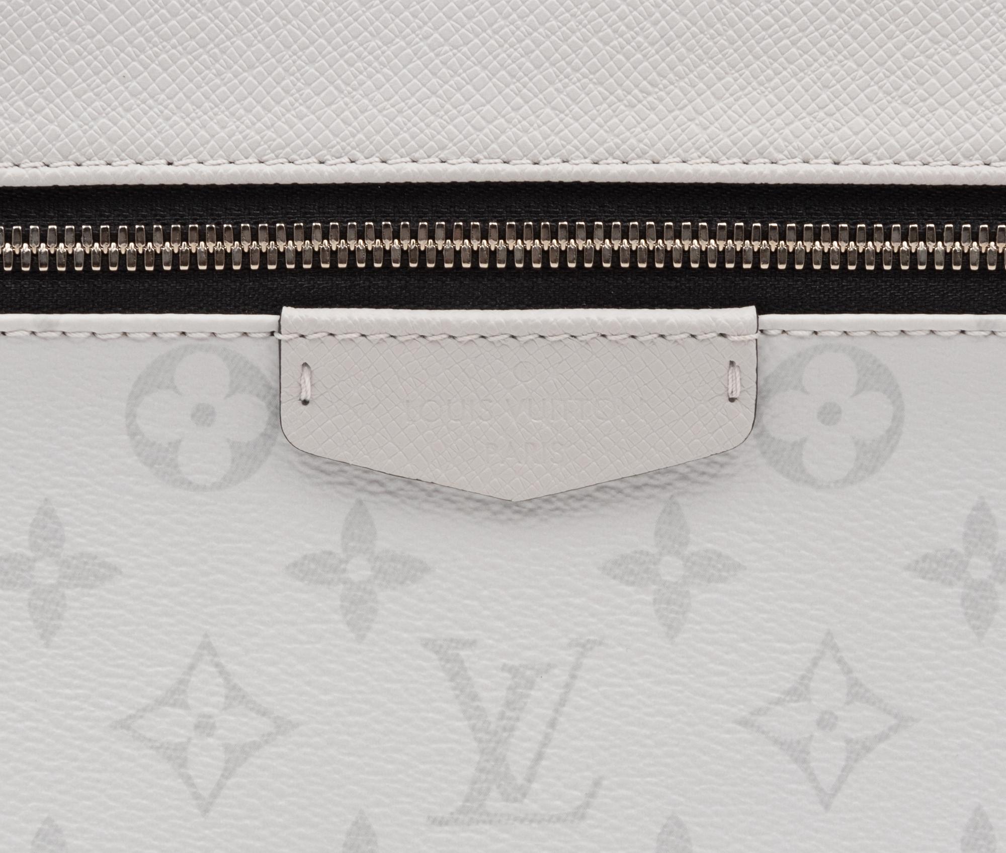 Louis Vuitton Discovery Backpack PM in Taiga Monogram Coated Canvas, Blanc, 2019