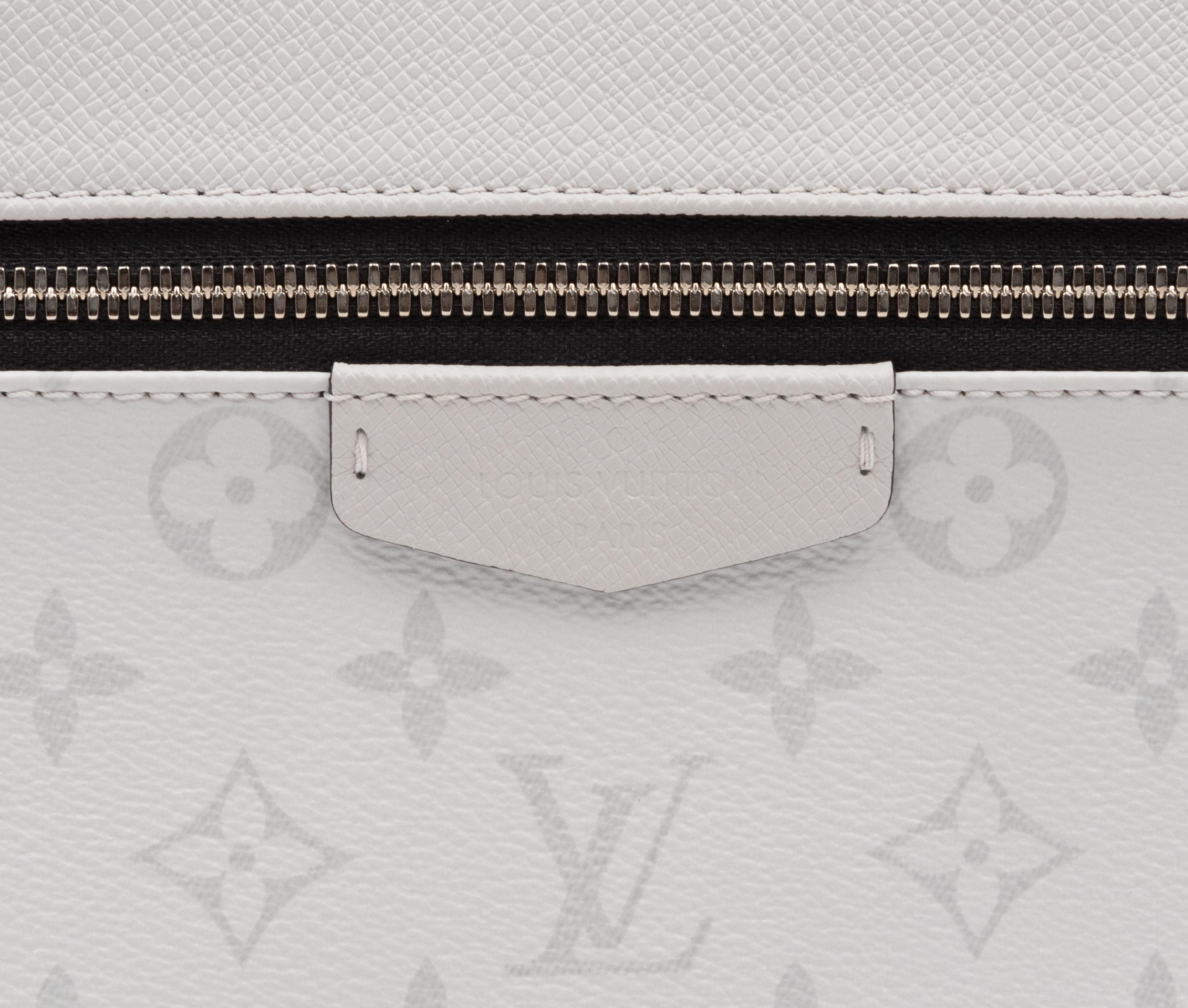 Louis Vuitton Discovery Backpack PM in Taiga Monogram Coated Canvas, Blanc, 2019