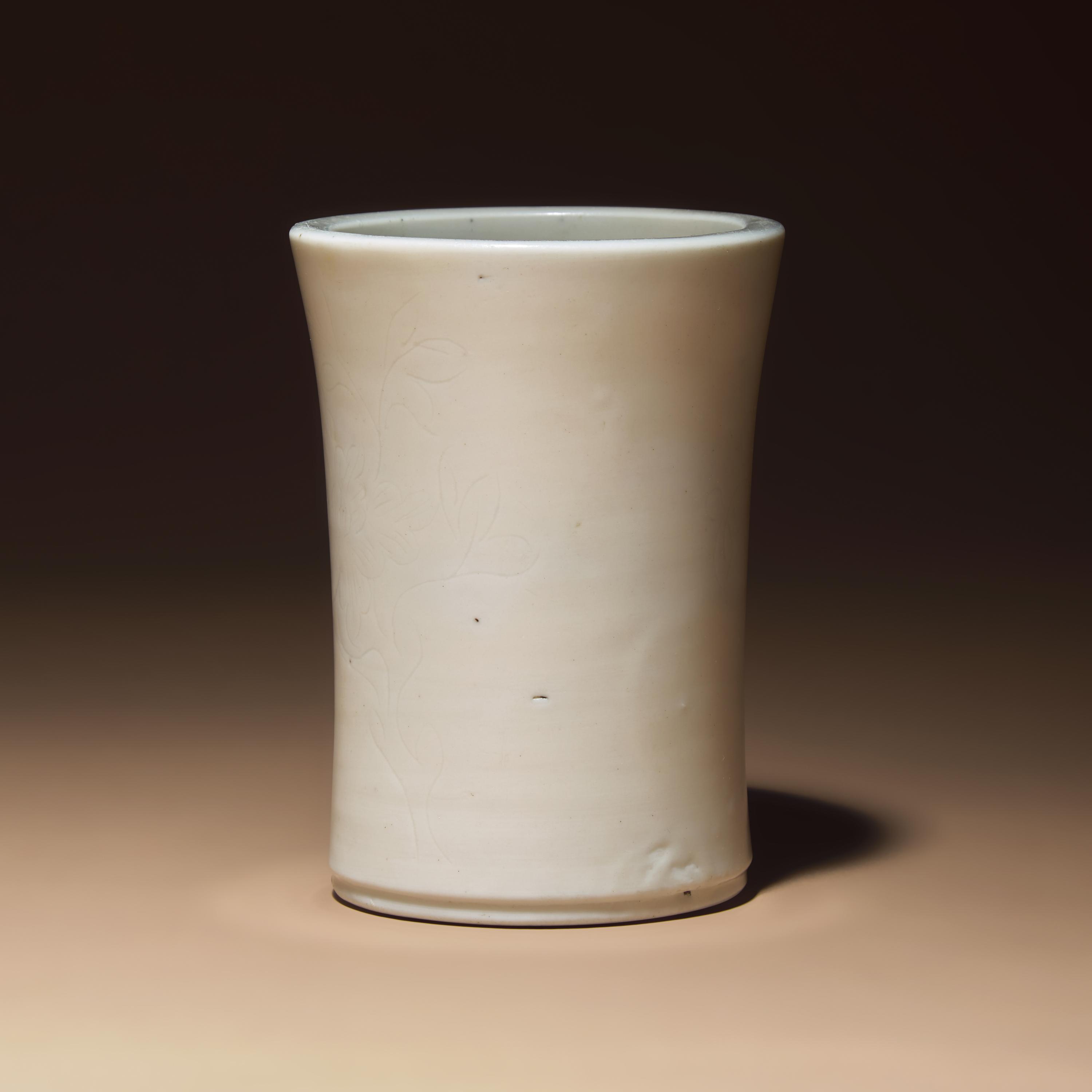 A Chinese Incised Blanc-de-Chine Porcelain Brushpot, Bitong, 17th-18th Century — 清早期 德化白瓷暗刻花卉紋筆筒
