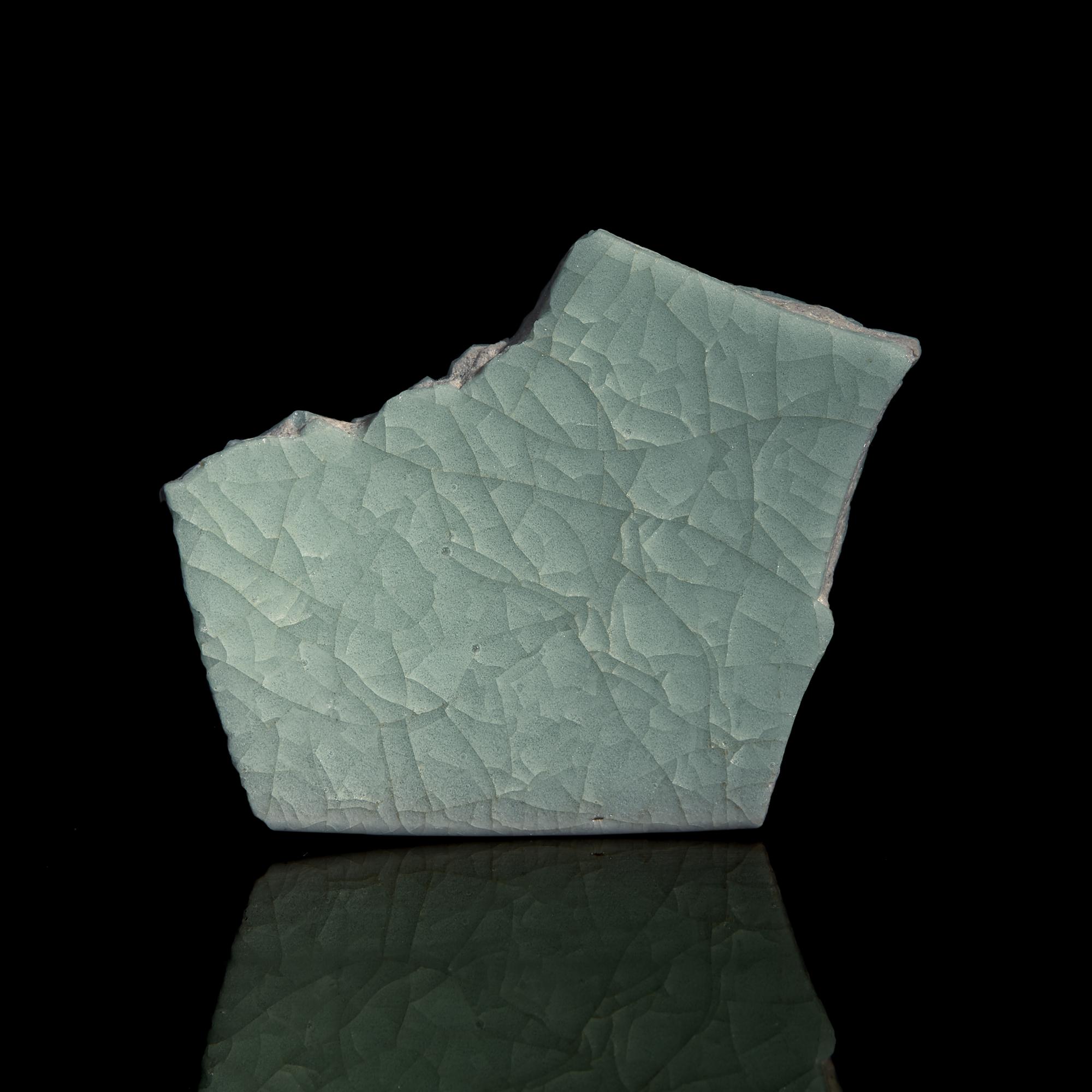 Two Rare Guanyao Celadon Fragments, Southern Song Dynasty 南宋 官窯粉青釉瓷片兩件