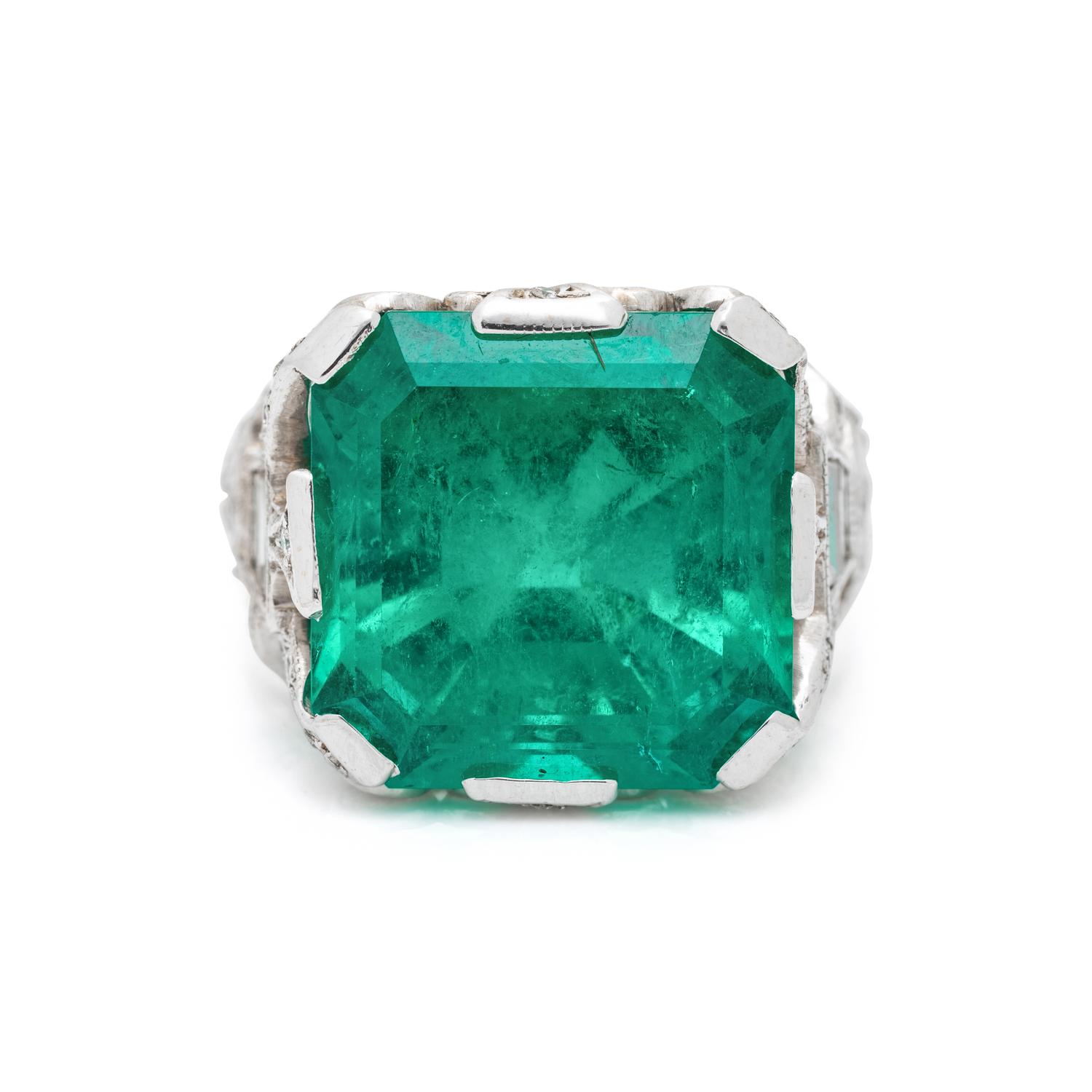 EMERALD AND DIAMOND RING