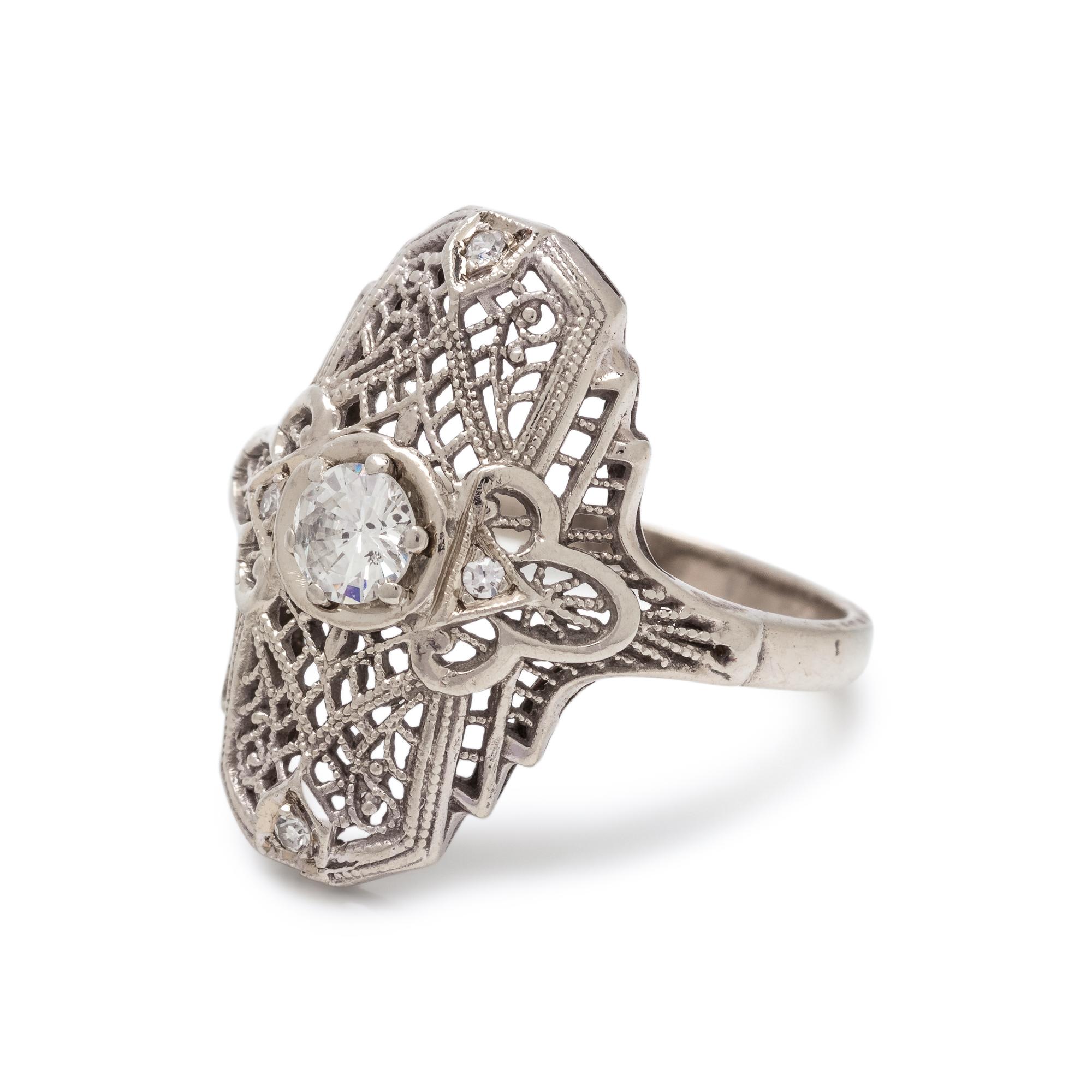 WHITE GOLD AND DIAMOND RING
