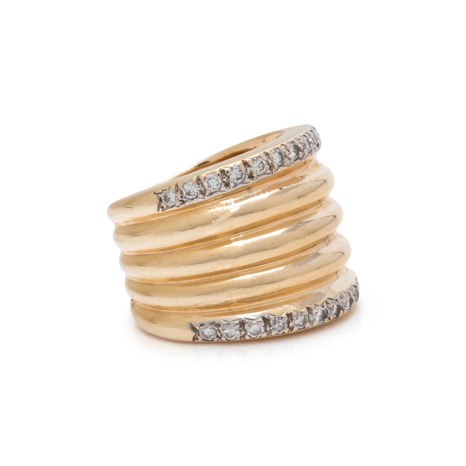 YELLOW GOLD AND DIAMOND RING