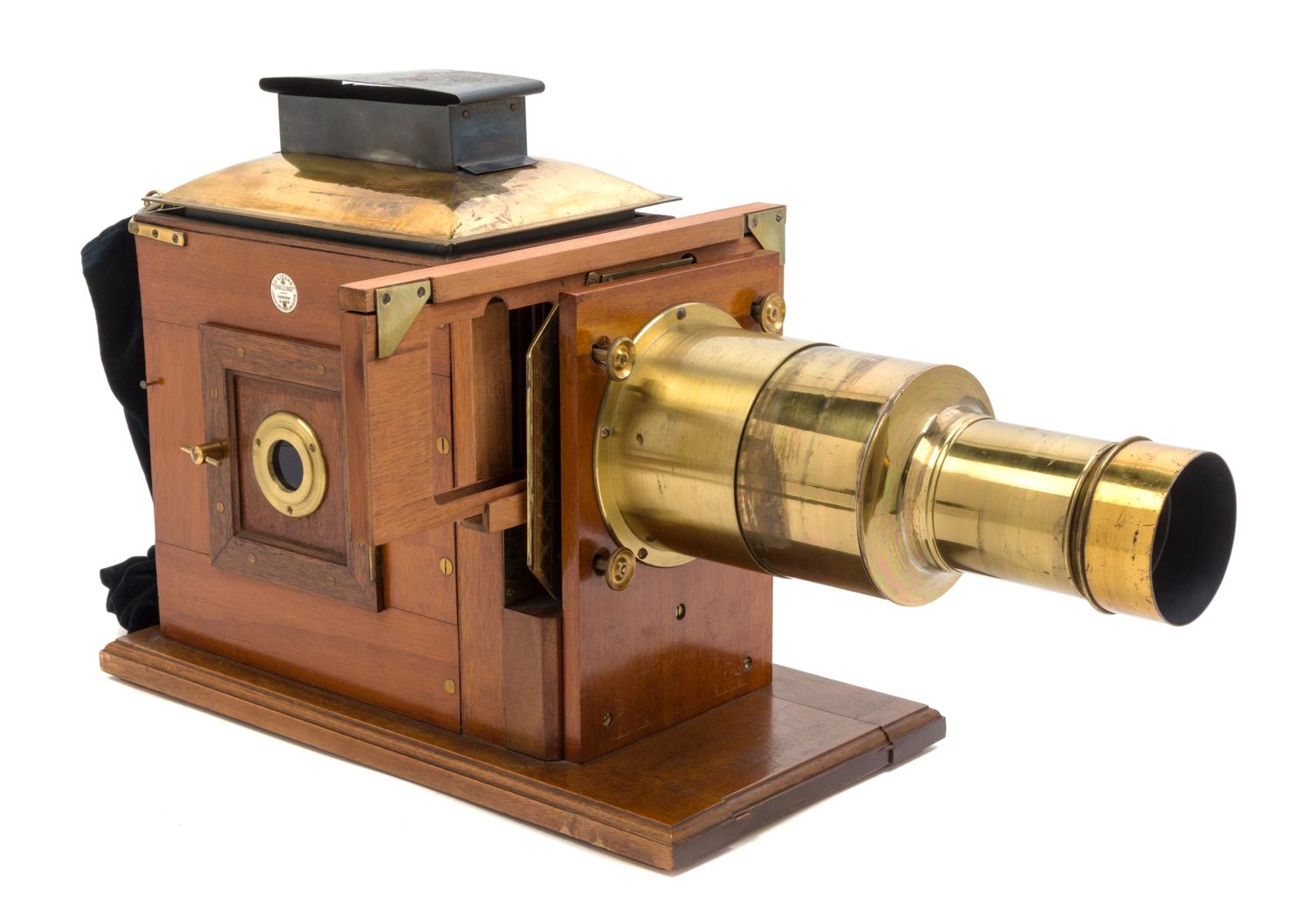 An Scottish Mahogany Cased Magic Lantern — J. LIZARS, GLASGOW, LATE 19TH CENTURY