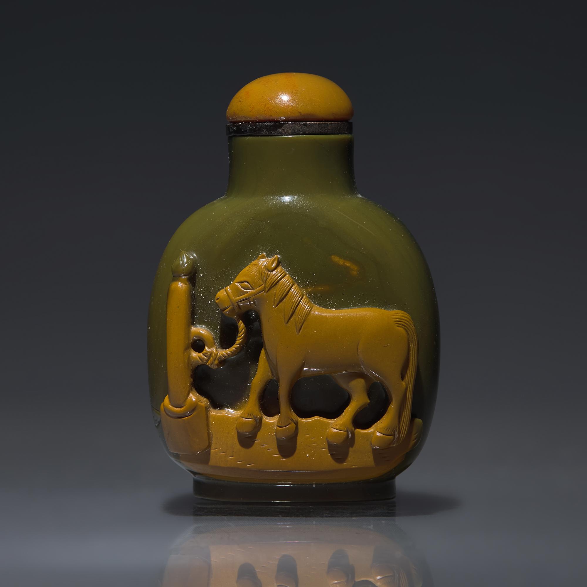 A Chinese Carved Jasper "Tethered Horse" Snuff Bottle, Qing Dynasty, Qianlong Period — 清乾隆 羊肝瑪瑙巧雕駿馬圖鼻煙壺