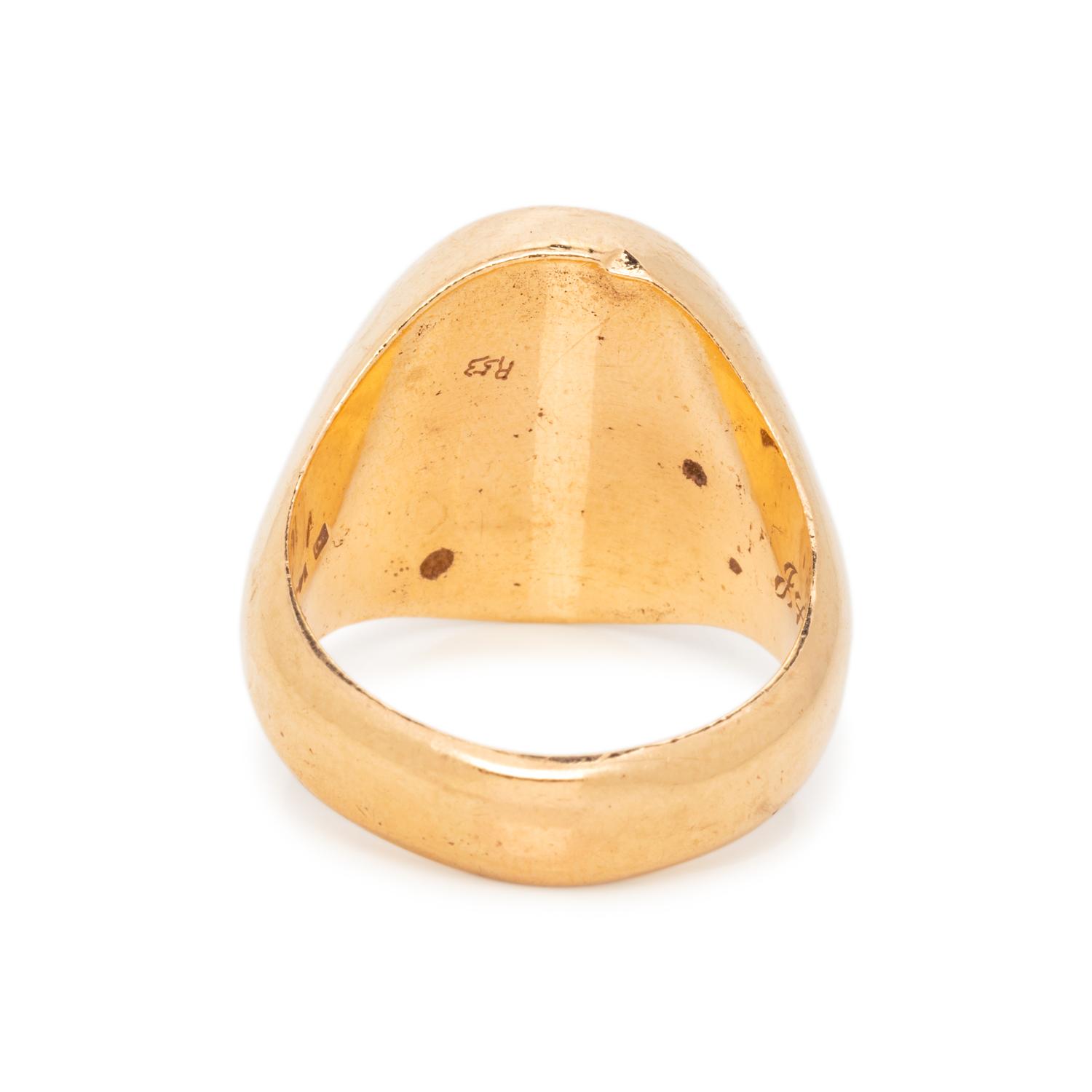 YELLOW GOLD SIGNET RING