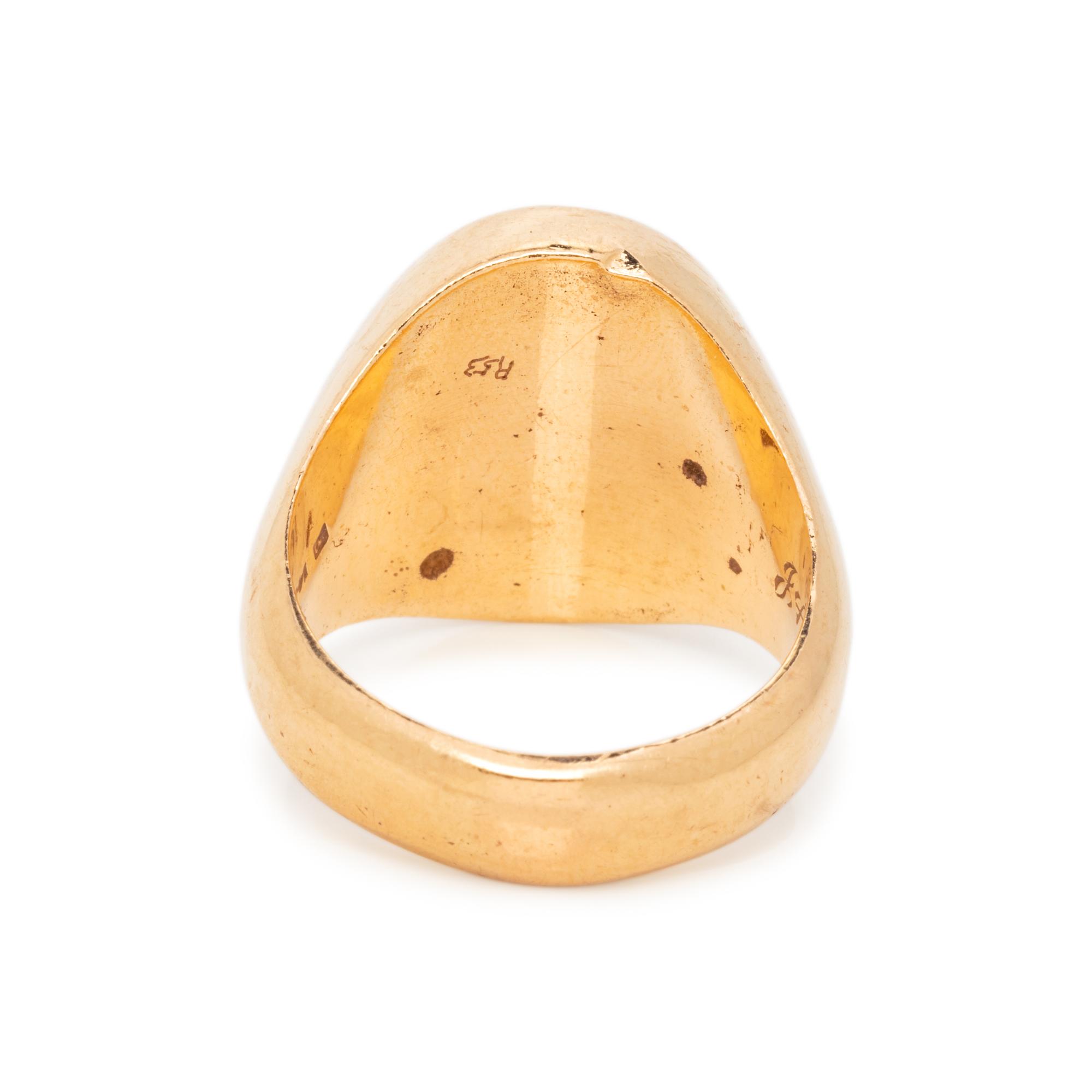 YELLOW GOLD SIGNET RING