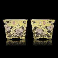 A Pair of Chinese Grisaille Decorated Yellow Ground Porcelain Rectangular Cachepots, 20th Century — 近代 黃地墨彩‘大雅齋’四方花盆一對