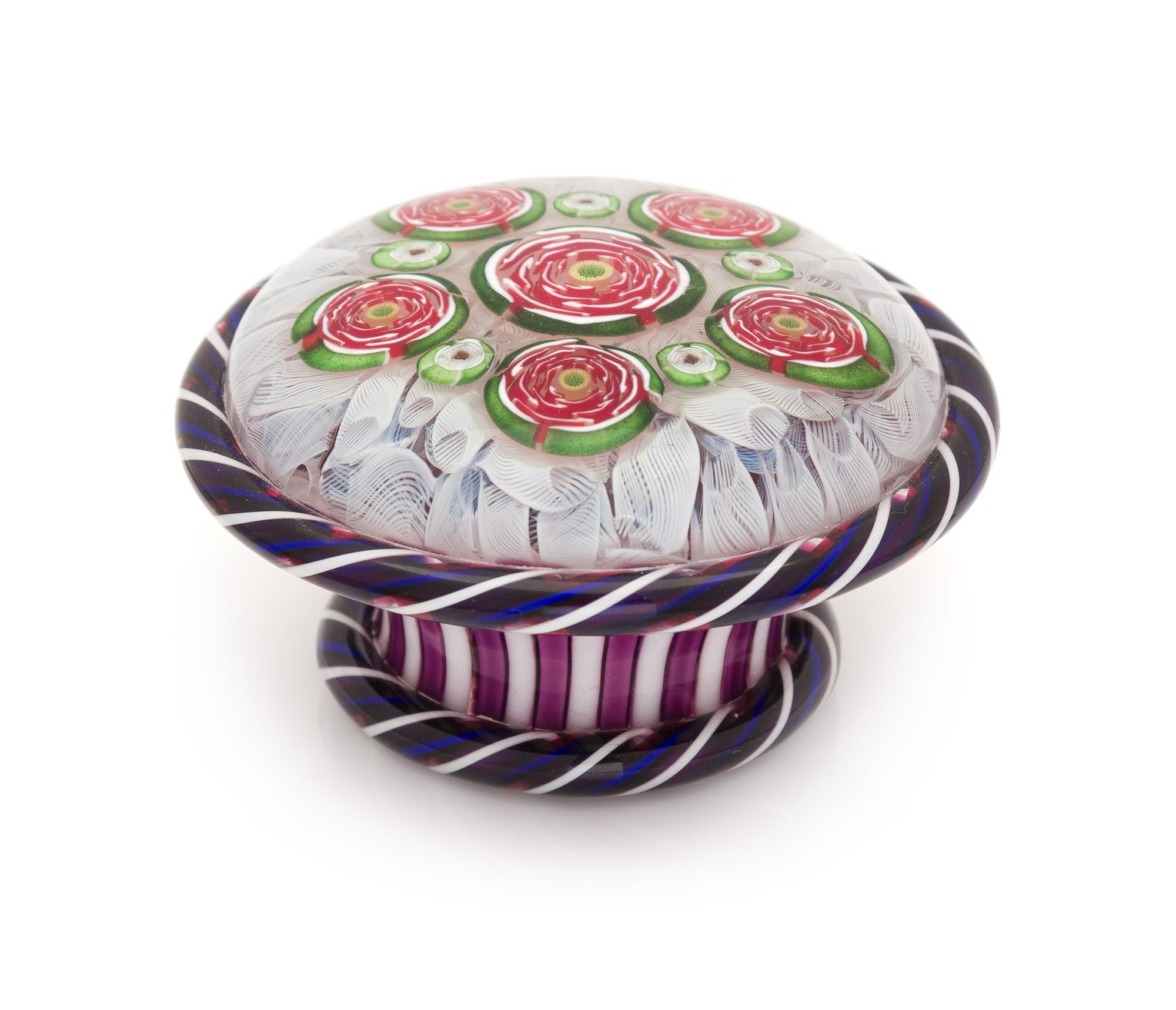Parabelle , USA, Red and White Roses paperweight