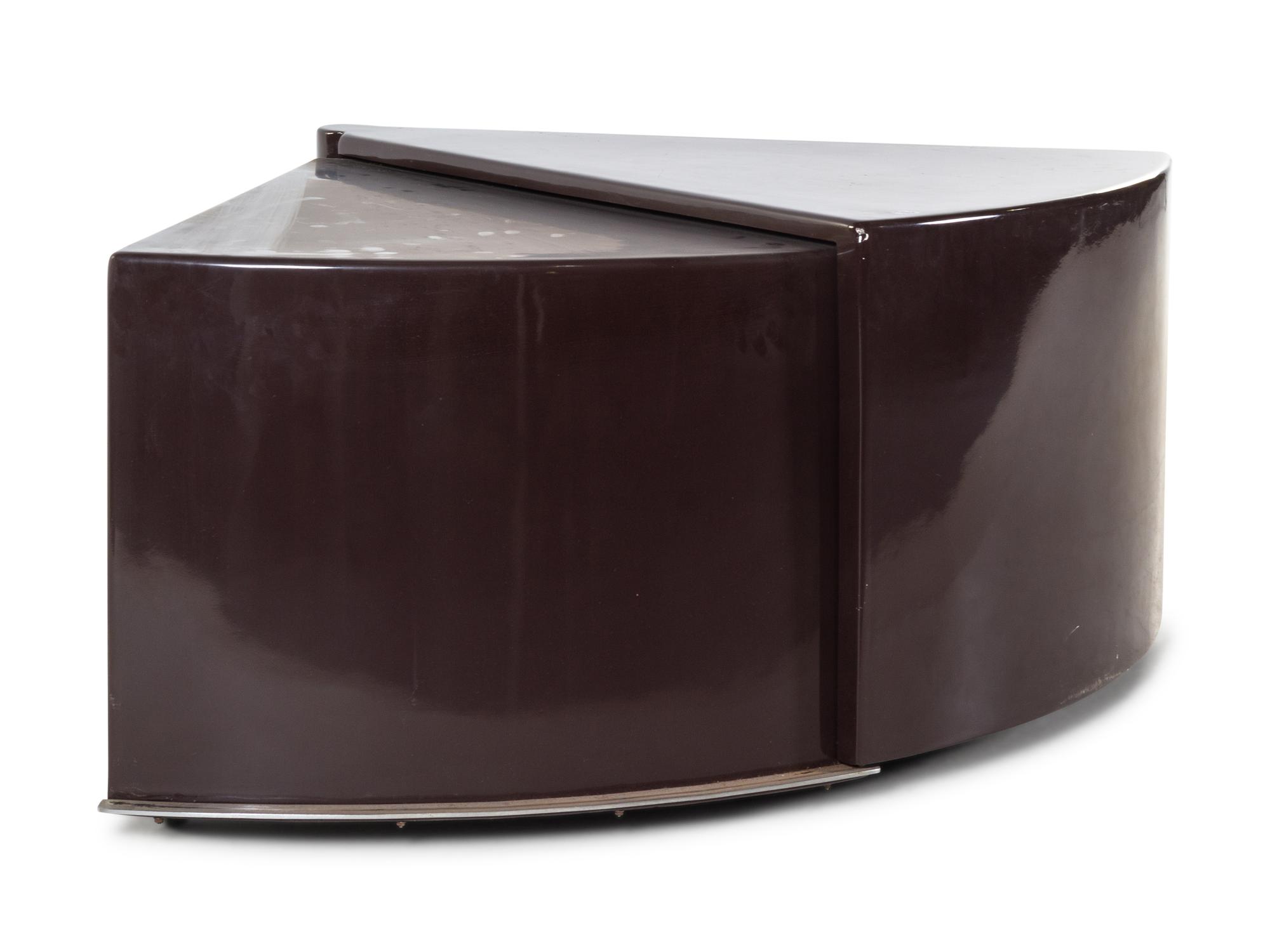Gradual System Seating Group Comprising Three Lounge Chairs Two Expandable End Tables One Sofa Gavina, Italy