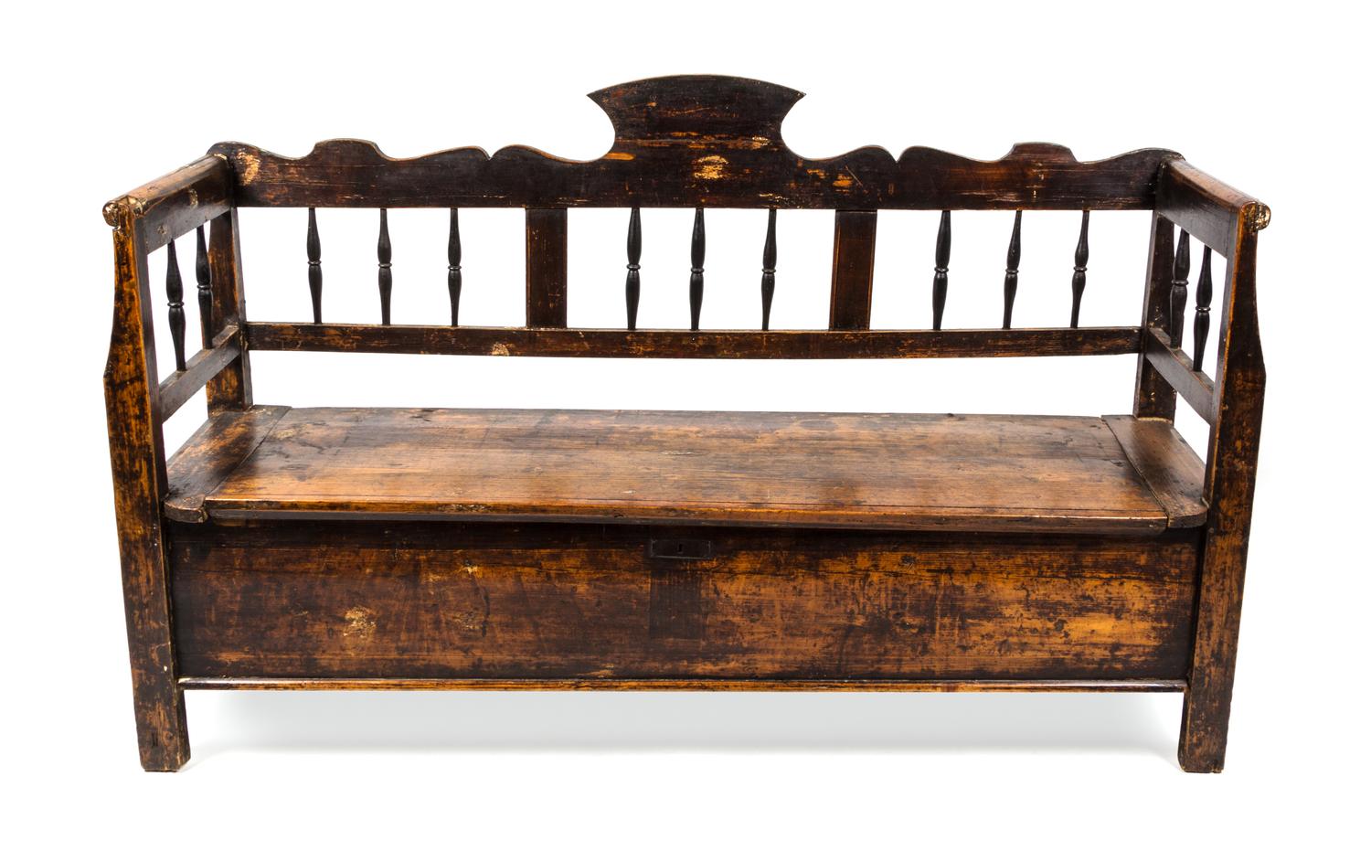 A Provincial Painted Settle Height 38 x width 69 x depth 20 inches. — 19TH CENTURY