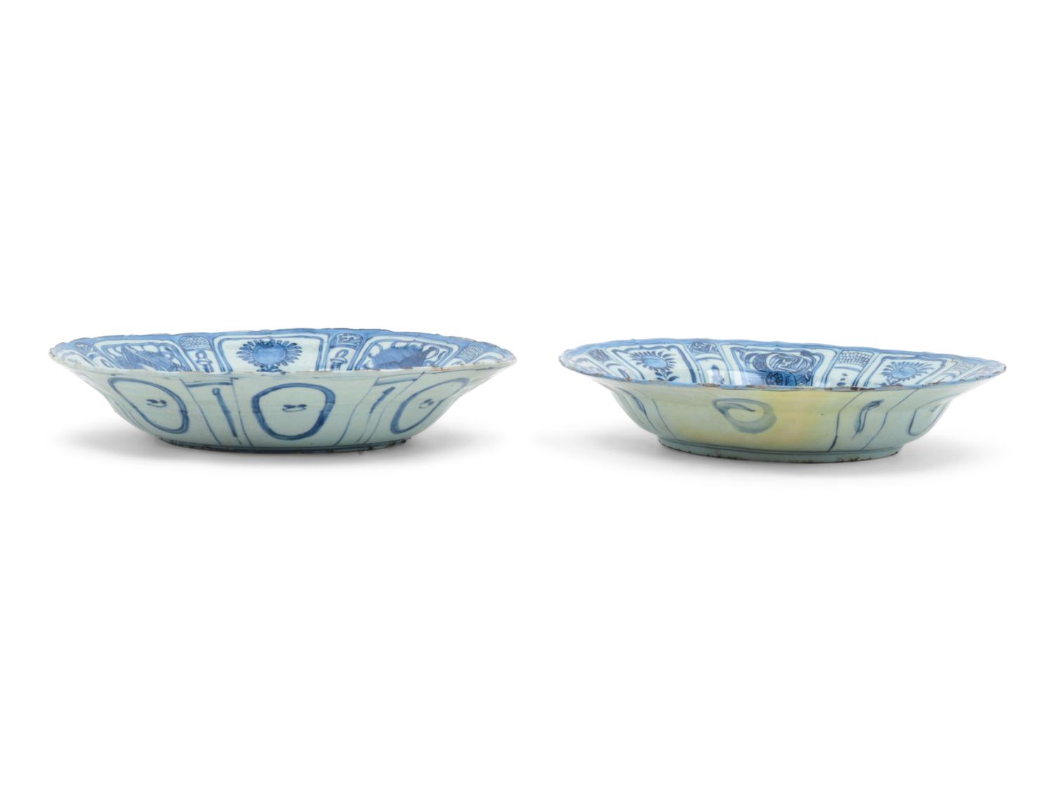 A Pair of Chinese Export Kraak Ware Chargers
