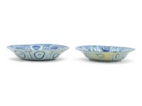 A Pair of Chinese Export Kraak Ware Chargers