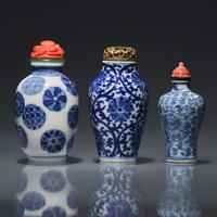 Three Chinese Blue and White Porcelain Snuff Bottles and Jarlets, Qing Dynasty, Circa 1800-1900 — 1800-1900年 青花鼻煙壺三支