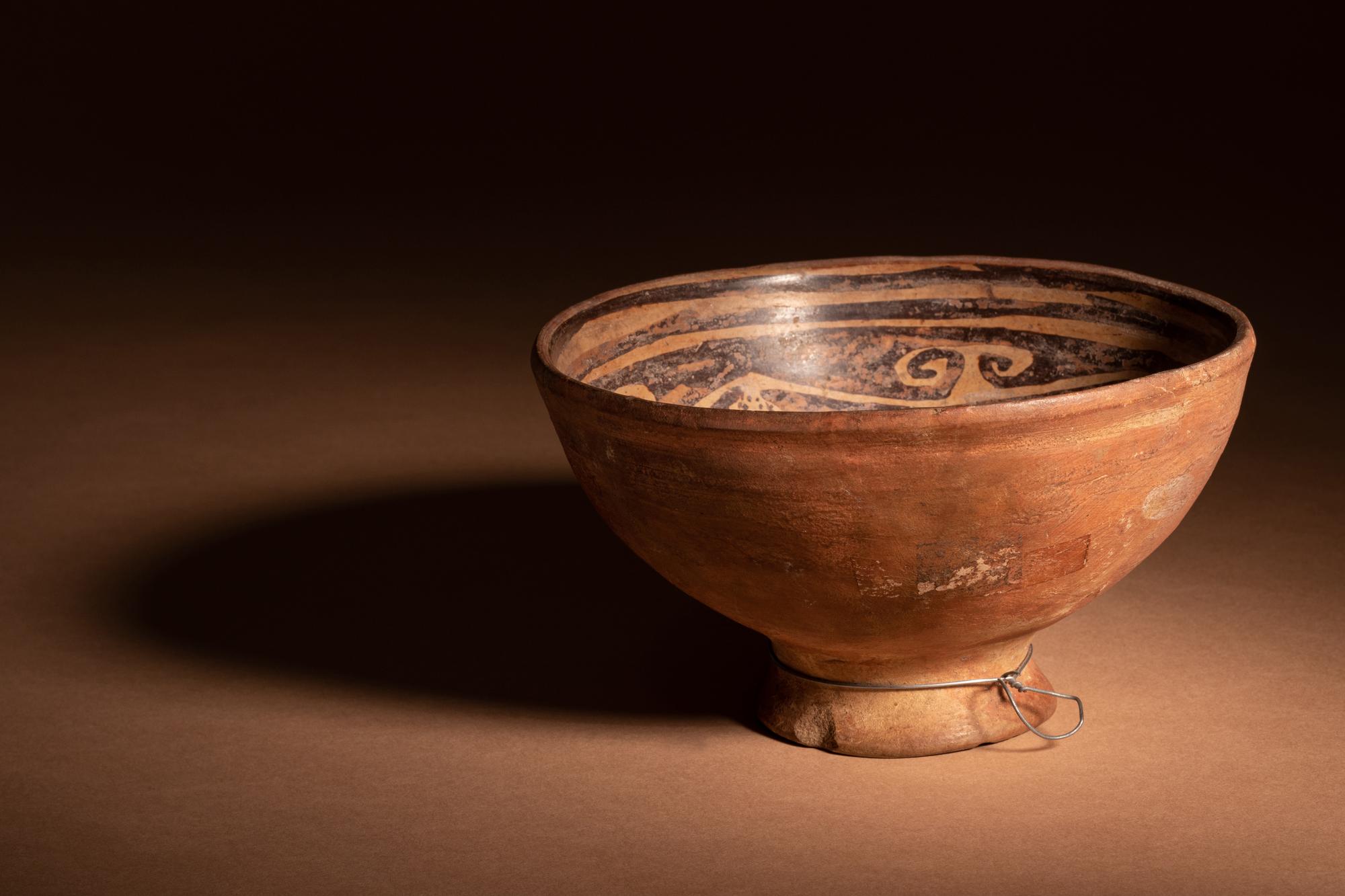 A Quillacinga or Nariño Terracotta Pedestal Bowl