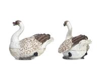 A Pair of Samson Porcelain Swan-Form Soup Tureens and Covers