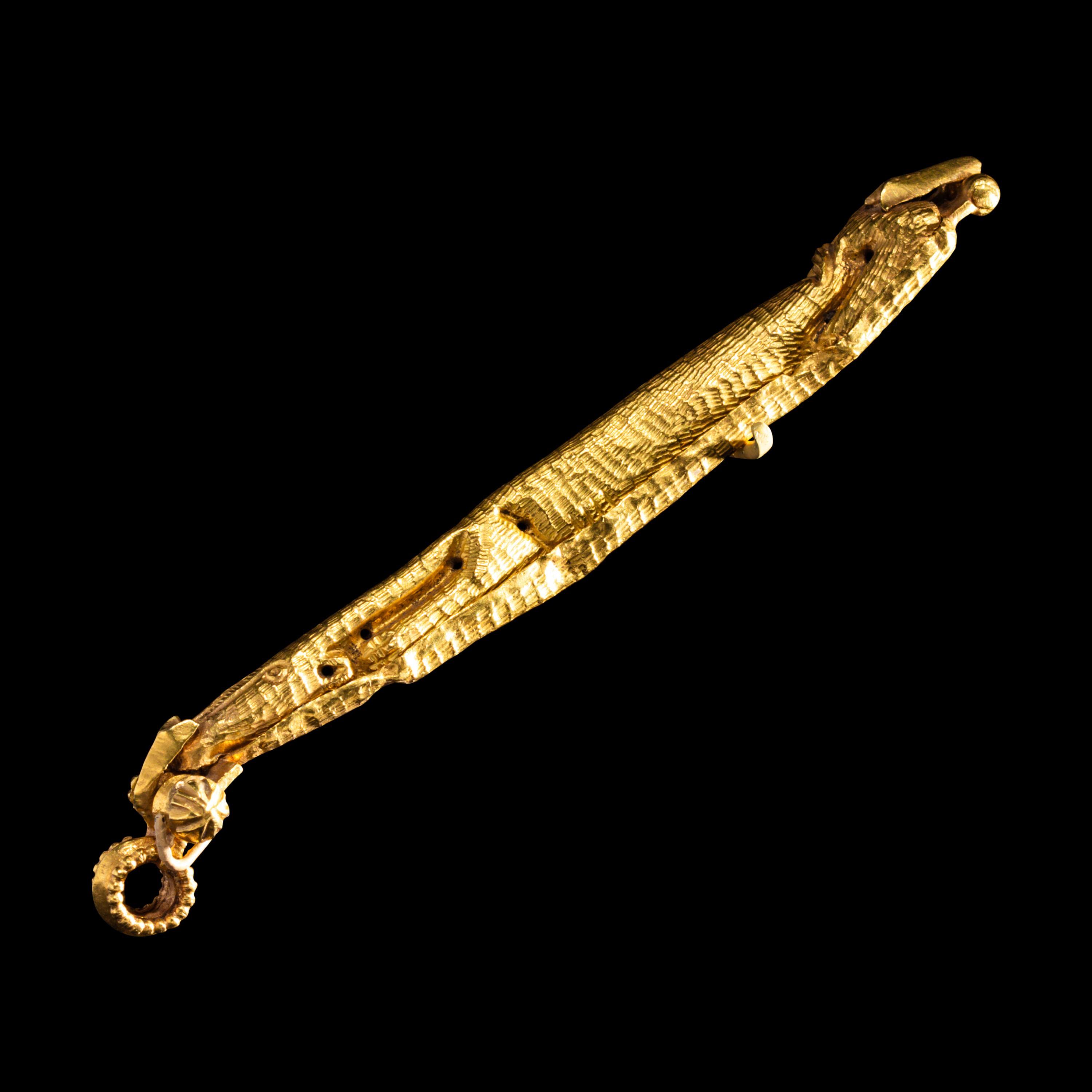 A Byzantine Gold Clasp Pendant