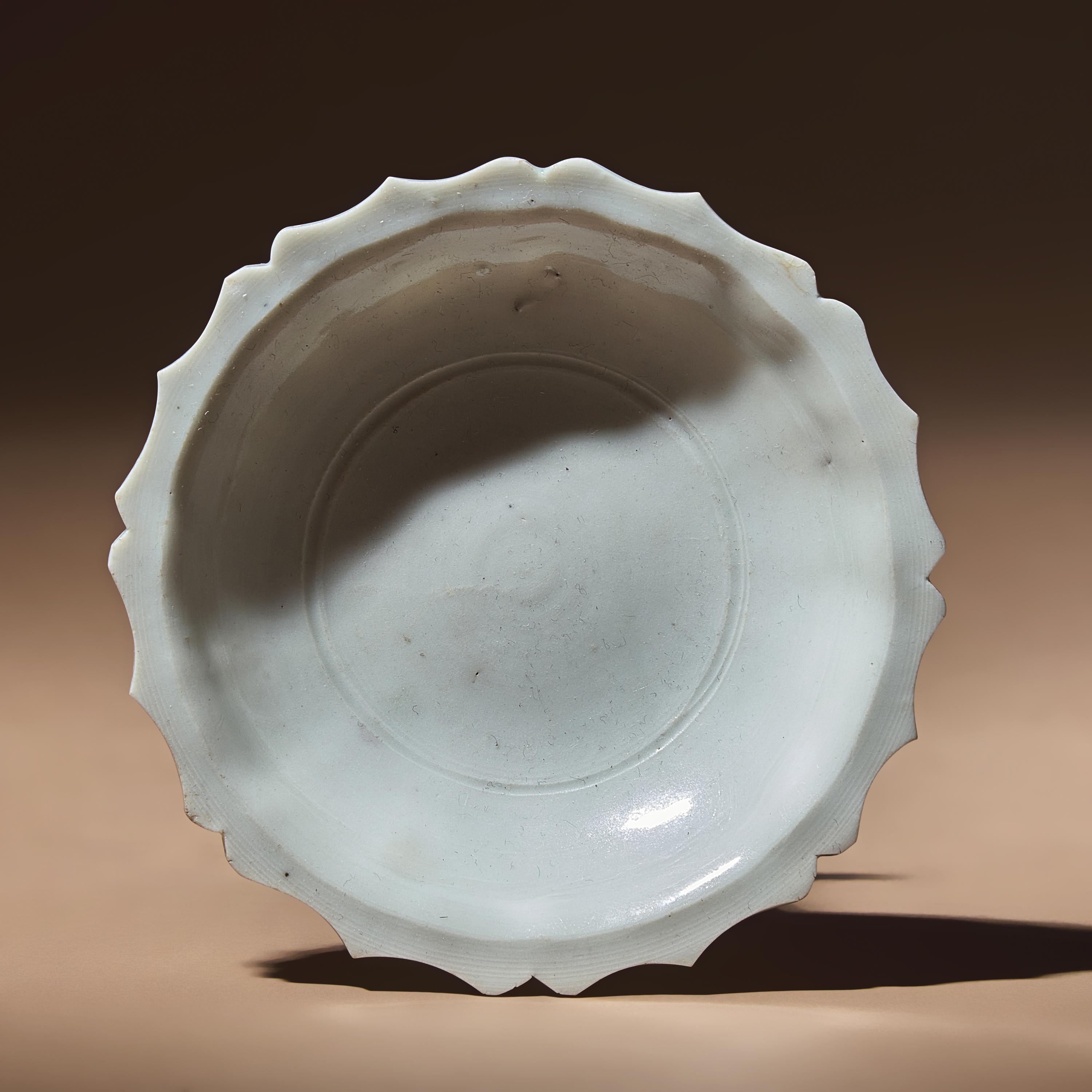 A Chinese Blanc-de-Chine Porcelain Floriform Dish, Late Ming Dynasty — 明晚期 德化白瓷花口碟