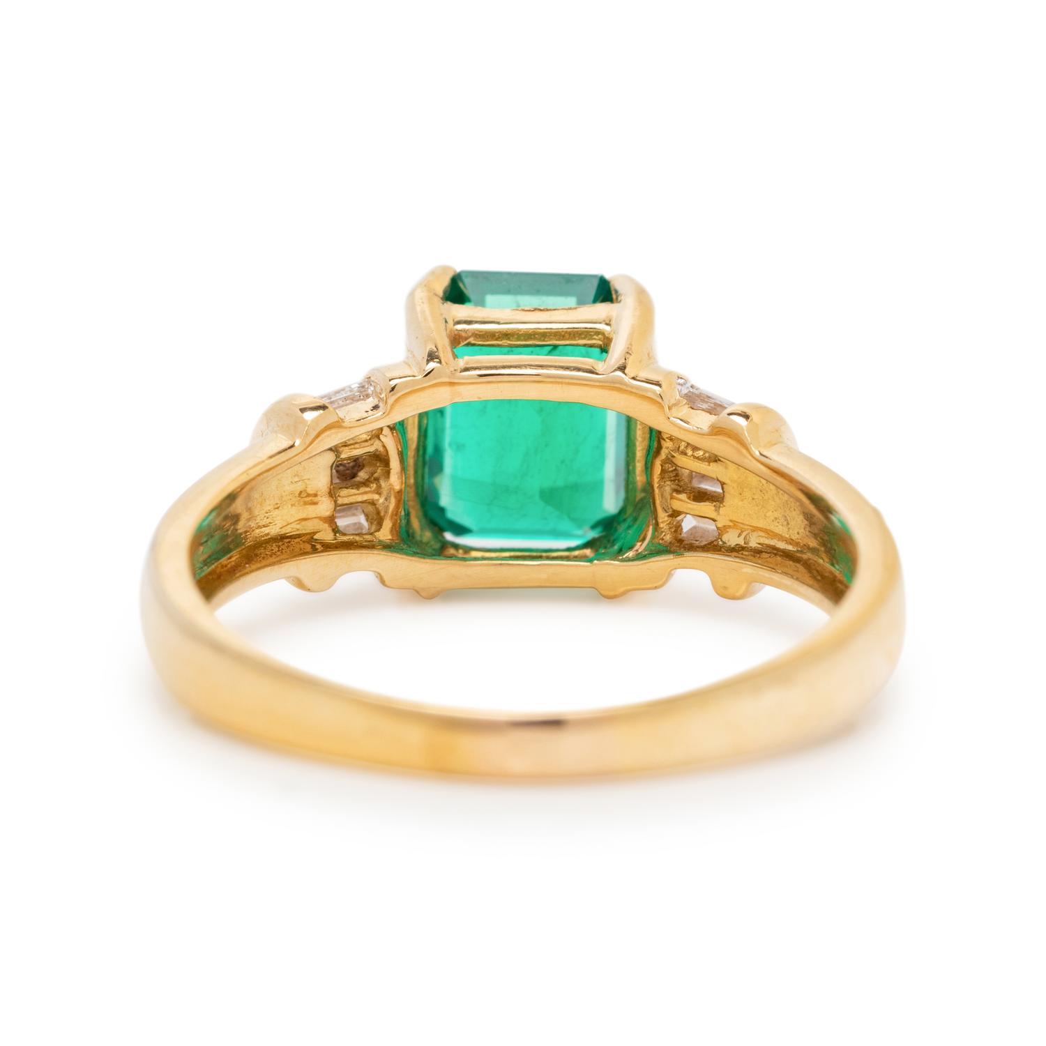 EMERALD AND DIAMOND RING