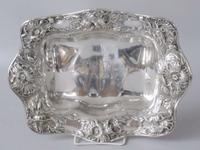 Sterling silver serving repoussé dish gorham corporation, providence, ri, 20th century
