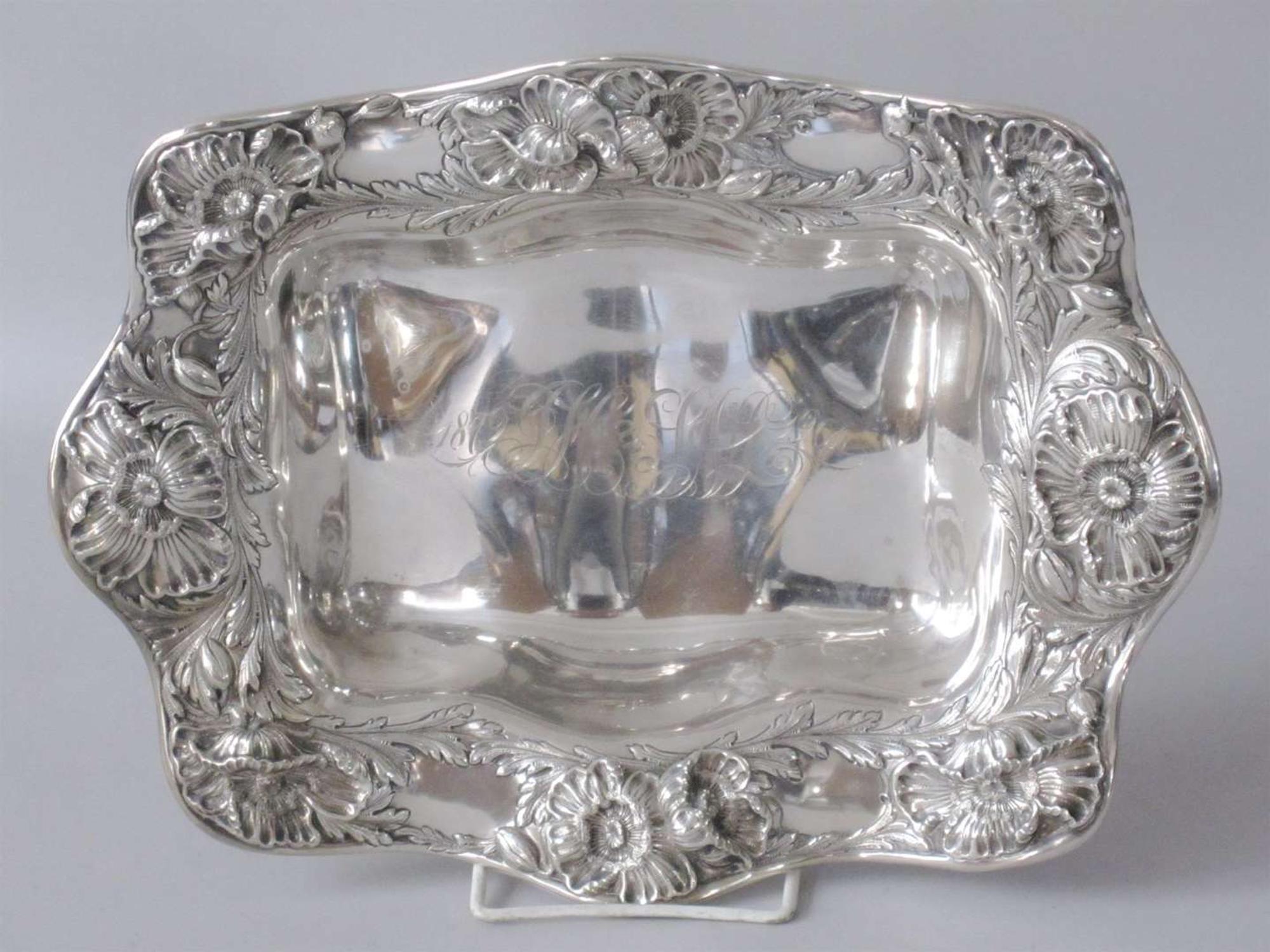 Sterling silver serving repoussé dish gorham corporation, providence, ri, 20th century