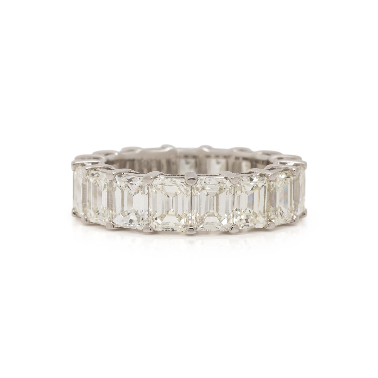 EMERALD CUT DIAMOND ETERNITY BAND