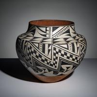 Jessie Garcia (Acoma, 1910-1999) — Black-on-White Pottery Jar