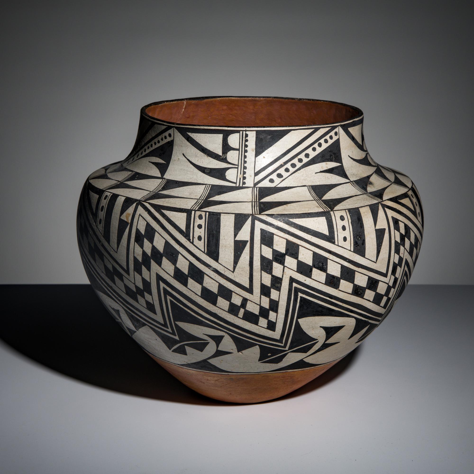 Jessie Garcia (Acoma, 1910-1999) — Black-on-White Pottery Jar