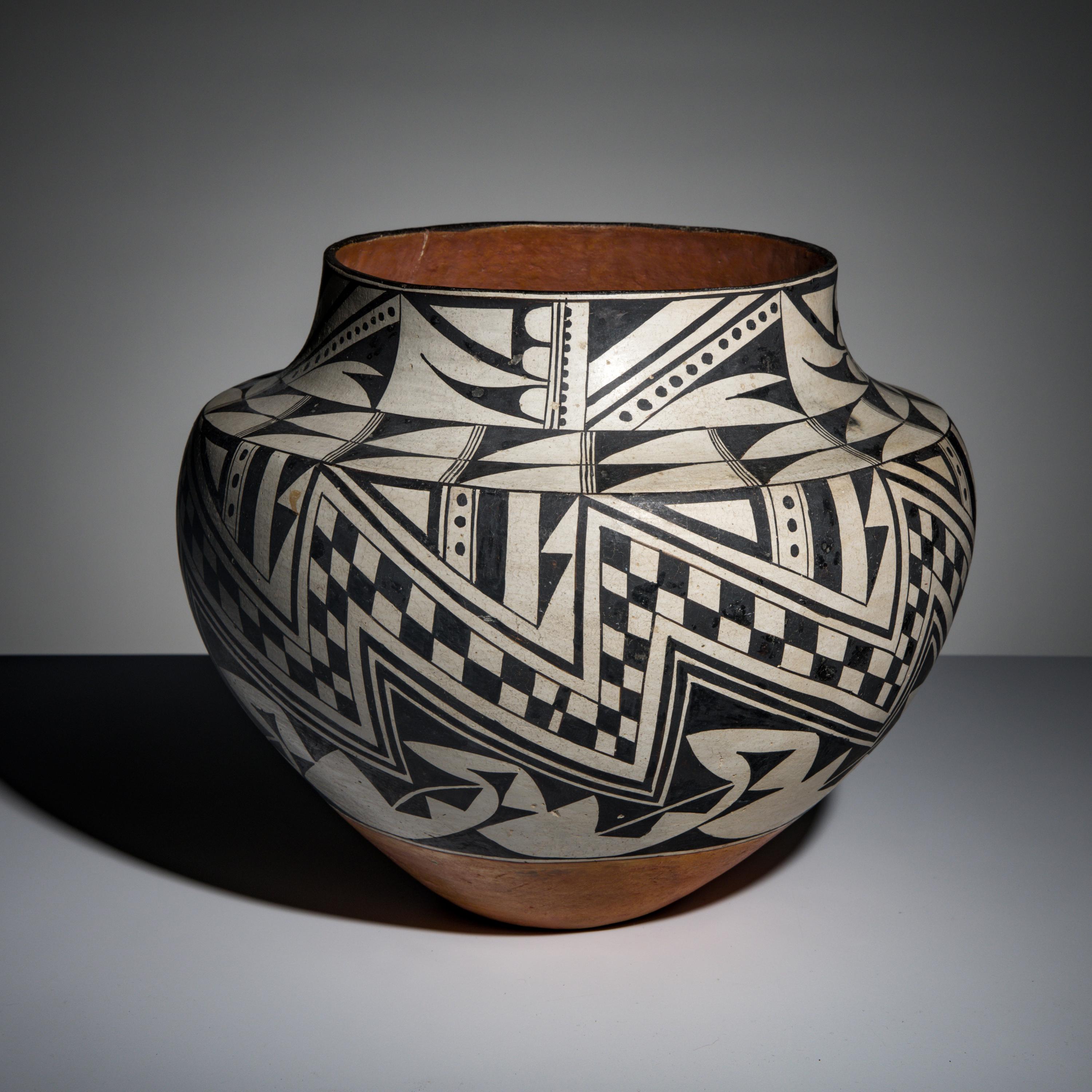 Jessie Garcia (Acoma, 1910-1999) — Black-on-White Pottery Jar