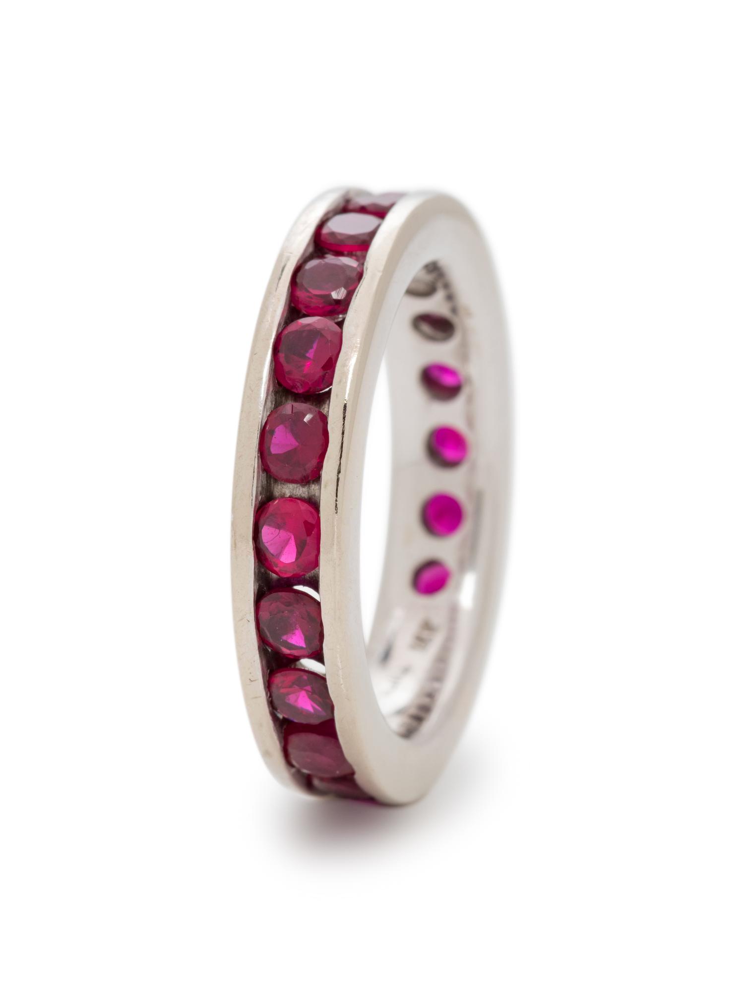 WHITE GOLD AND SYNTHETIC RUBY RING