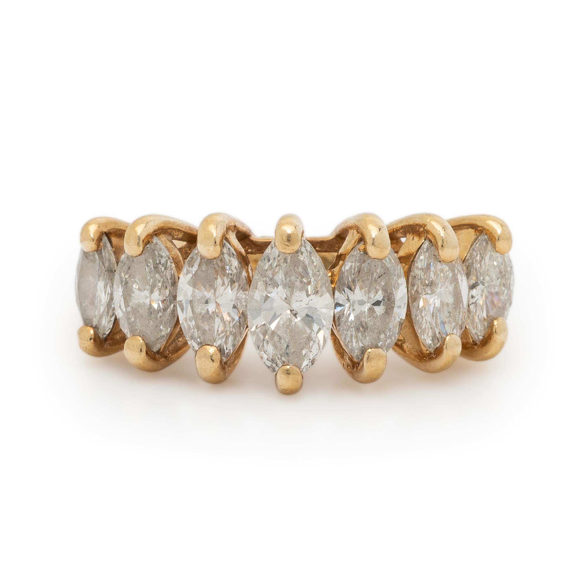 DIAMOND AND YELLOW GOLD RING