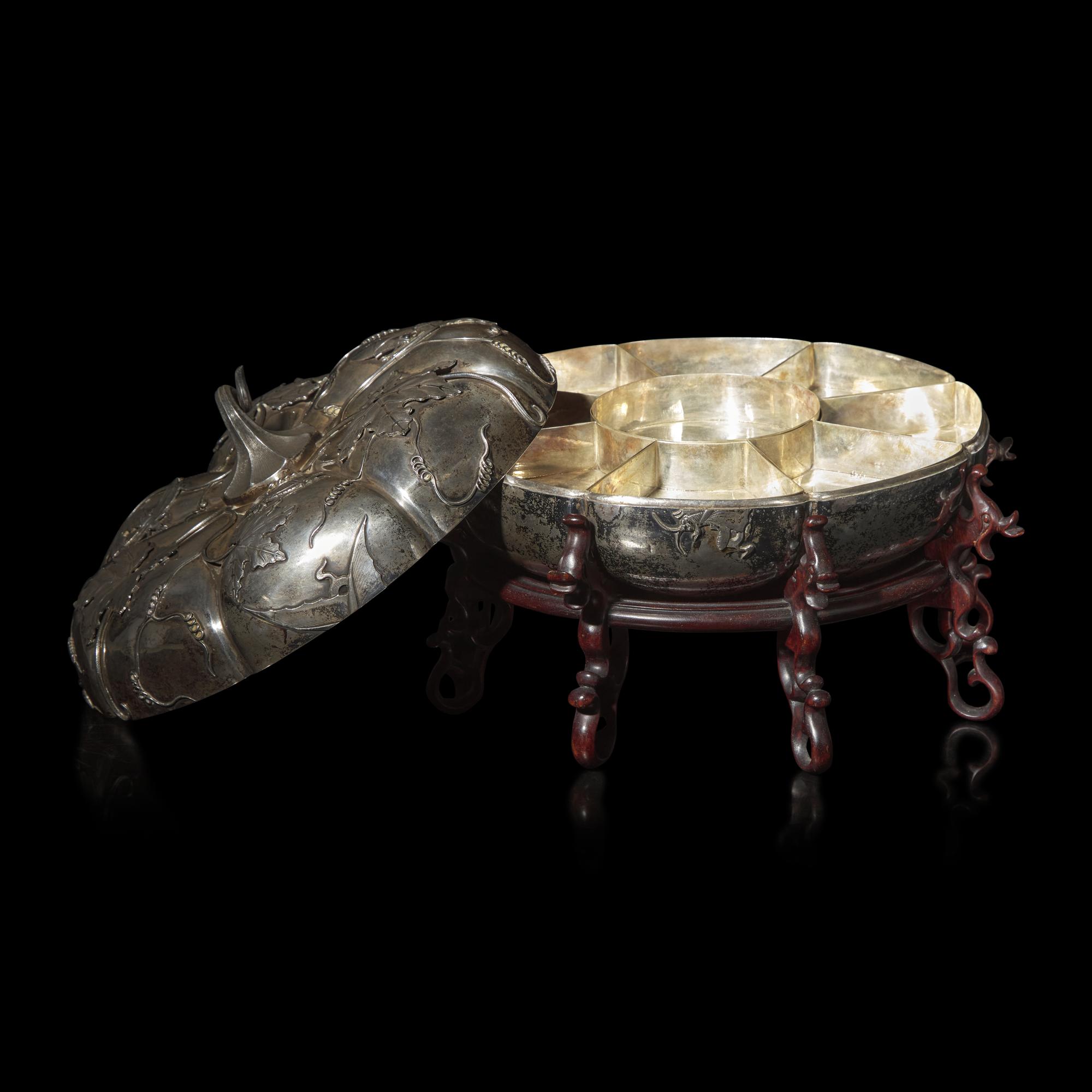 A Large Chinese Silver Sweetmeat Box and Cover, Early 20th Century 民國 銀瓜棱式攢盒