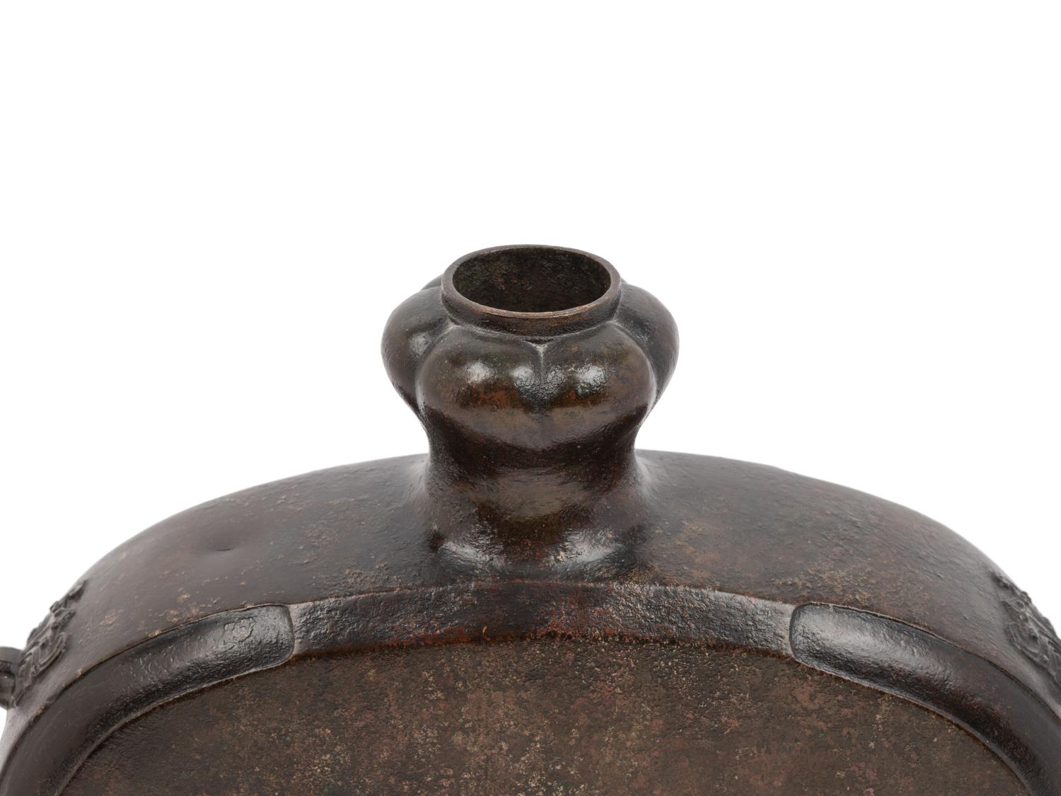 A Bronze ' Garlic Head' Vessel, Bianhu