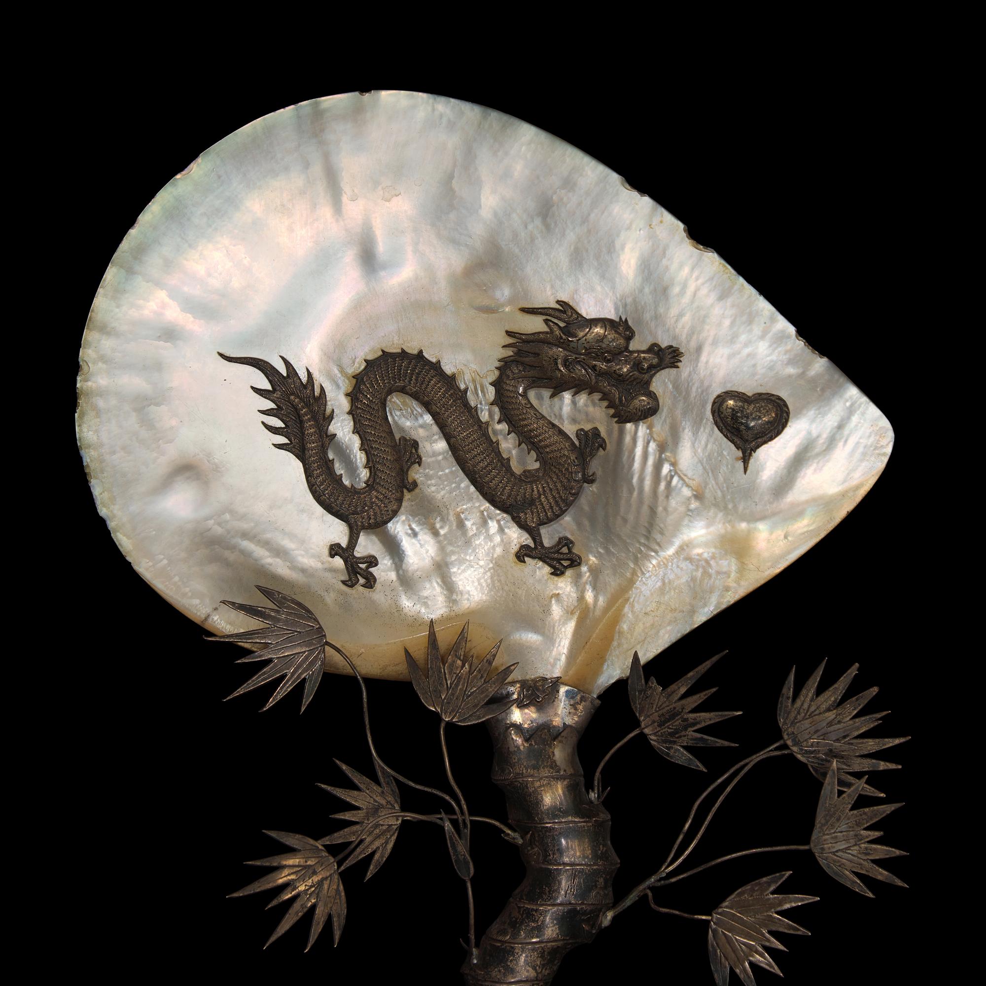 A Chinese Silver and Mother of Pearl Ornament, 19th/First Quarter 20th Century — 晚清/民國 貝母鑲銀硯屏