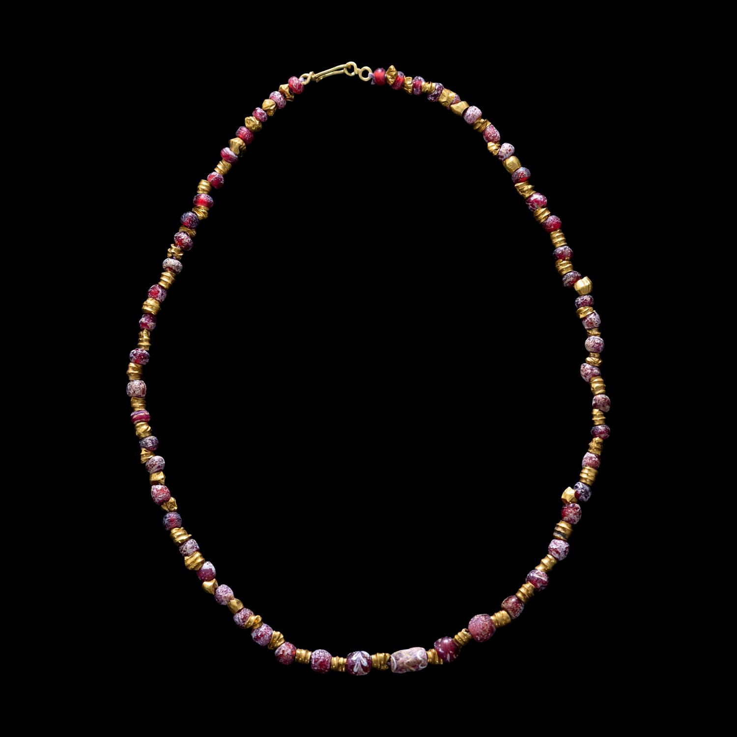 A Late Roman or Byzantine Amethyst and Gold Beaded Necklet