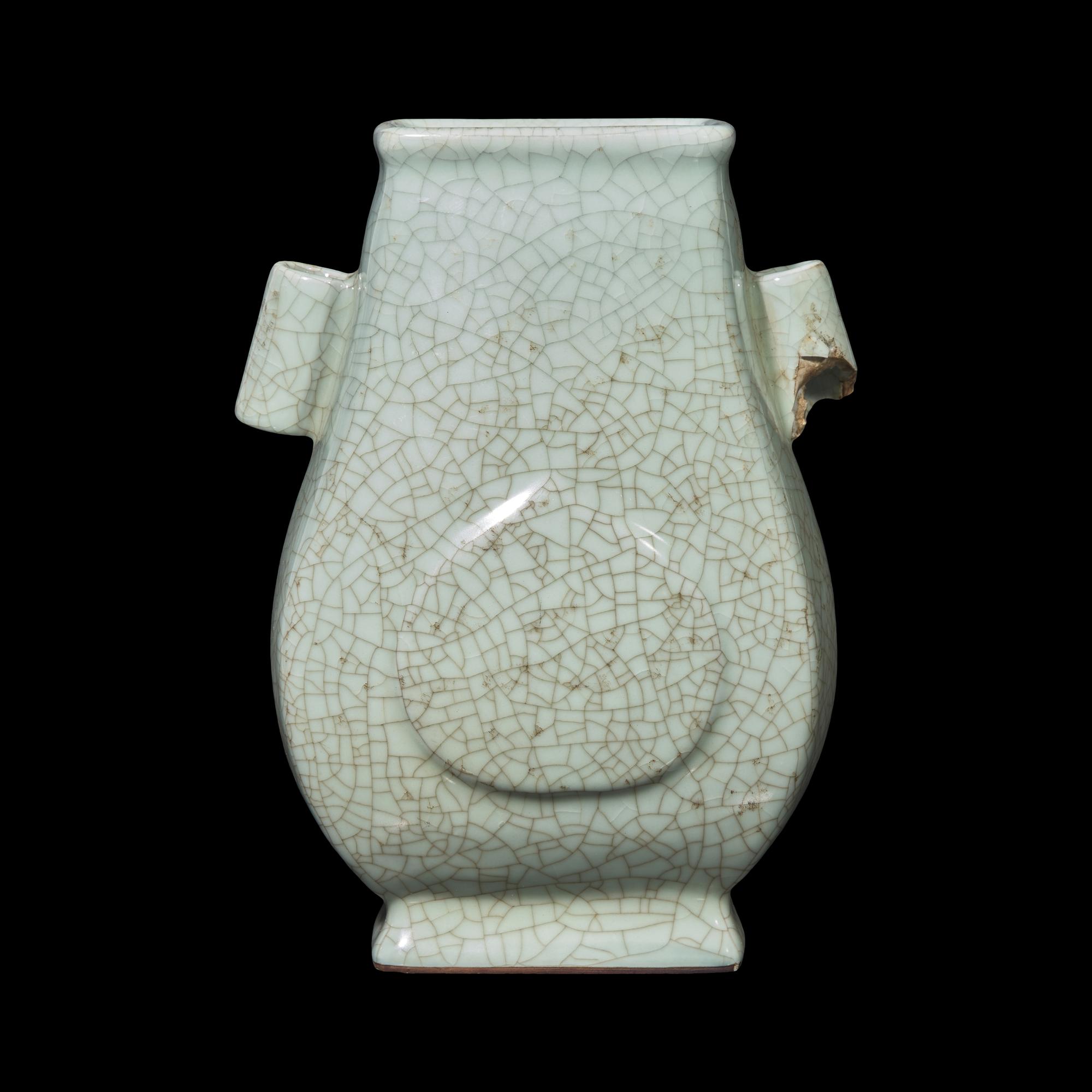 A Chinese Guan Style Crackle Glazed Arrow Vase, Fanghu 仿官窯貫耳杏圓壺