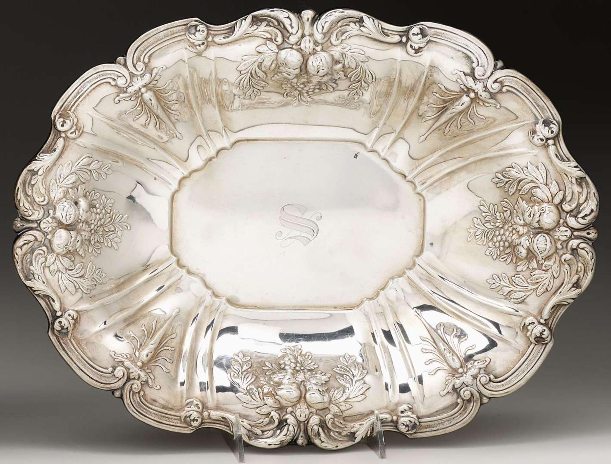 Sterling silver repoussé dish reed & barton, taunton, ma, 20th century