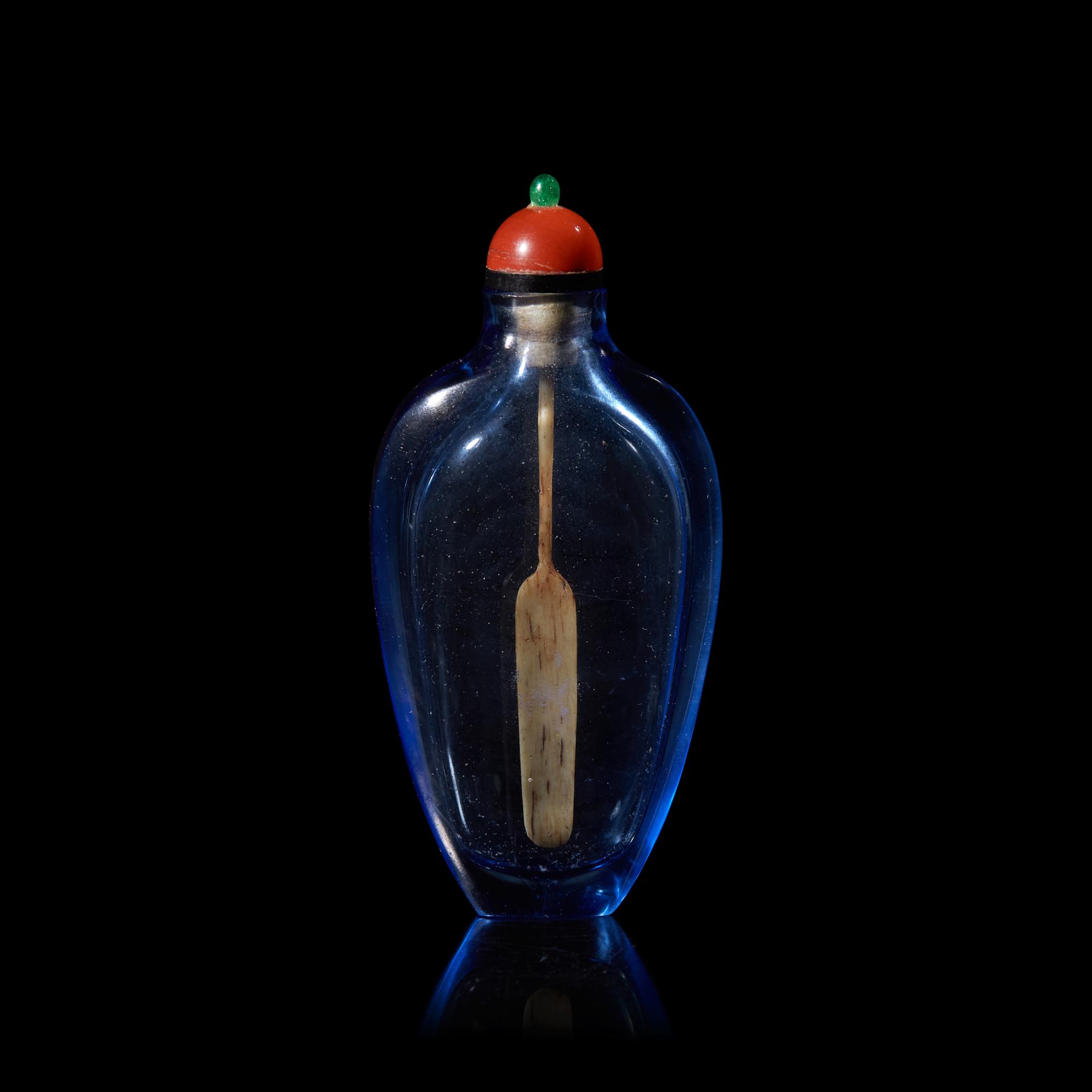 A Fine Chinese Pale Blue Glass Snuff Bottle, Qing Dynasty 清 天藍鼻煙壺一隻