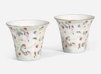 A pair of Chinese famille-rose decorated “Cranes” flared cups, Republic period or earlier 粉彩仙鶴杯 民國或更早
