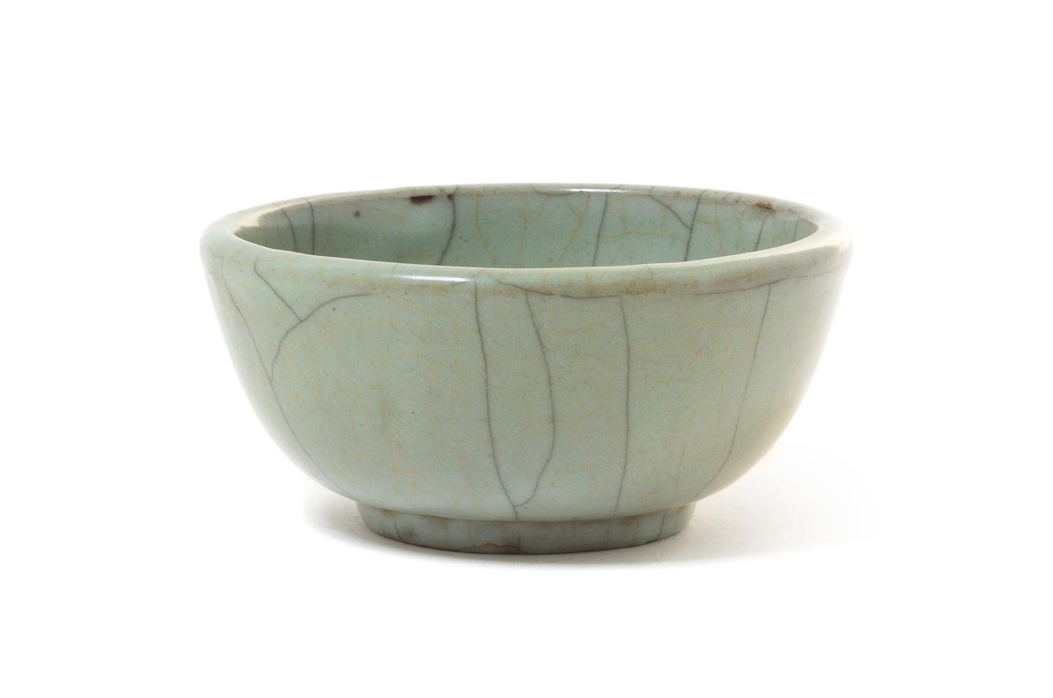 A Ge -Type Porcelain Bowl — 18TH/19TH CENTURY