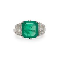 COLOMBIAN EMERALD AND DIAMOND RING