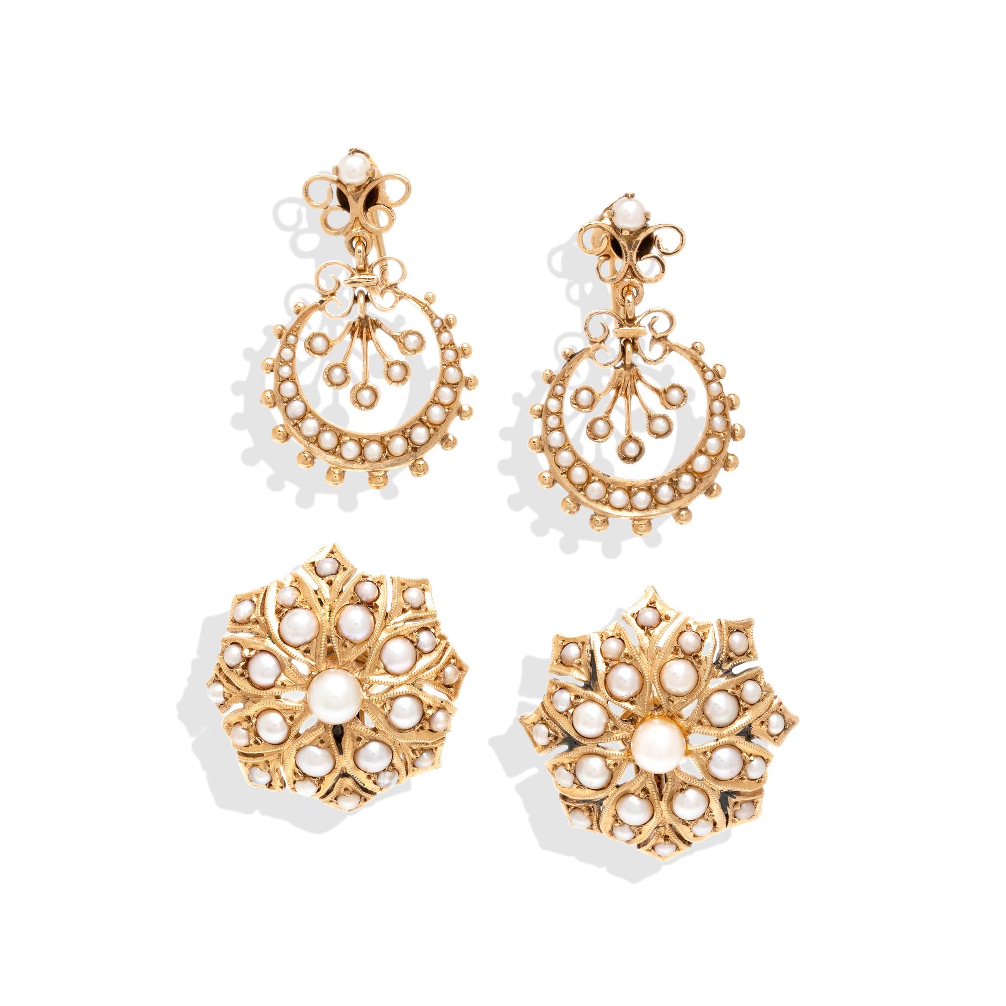 TWO PAIRS OF YELLOW GOLD AND CULTURED PEARL EARRINGS