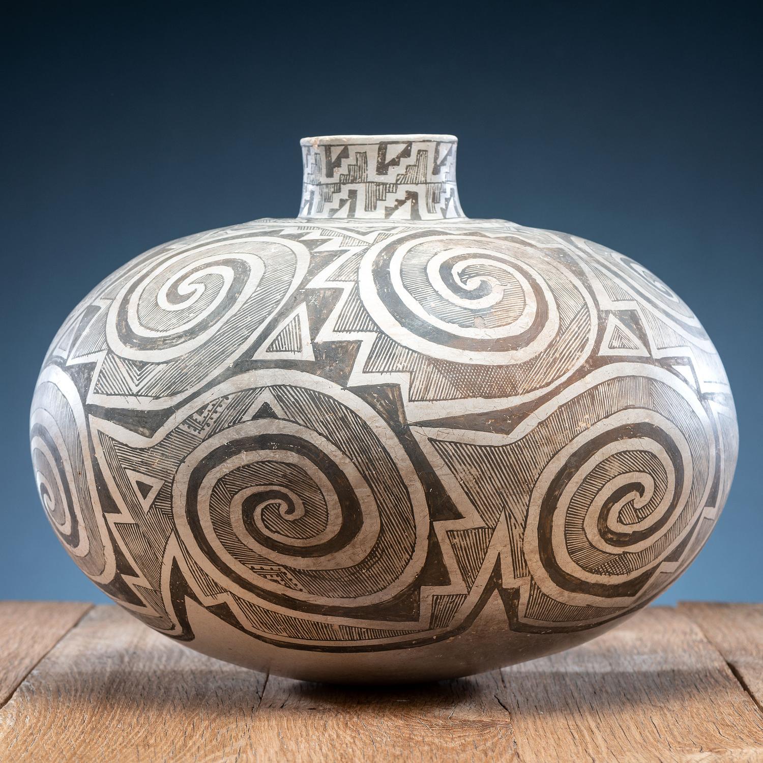 Tularosa, Black-on-White Pottery Olla