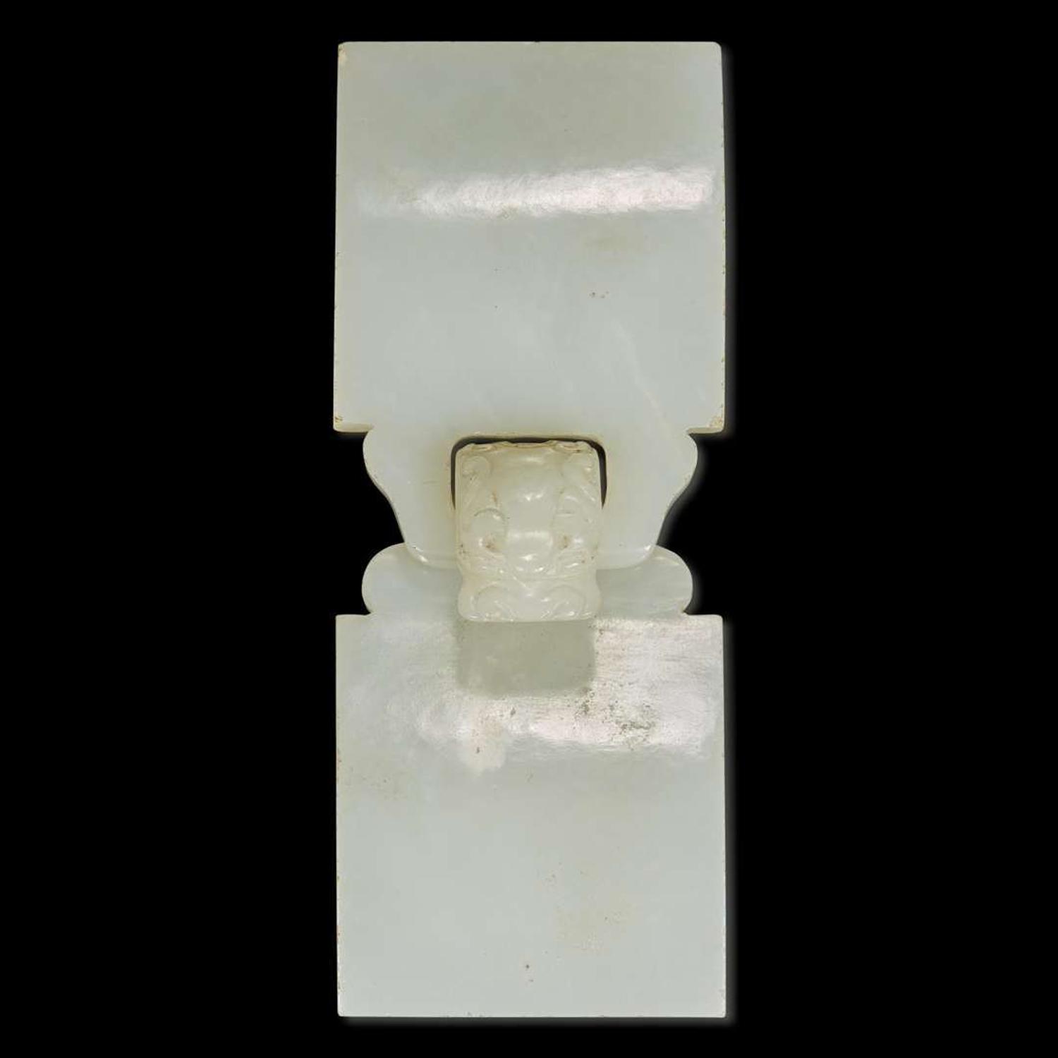 Two Chinese white jade buckles and a third buckle 白玉帶鉤兩組及一配件 Qing dynasty ?