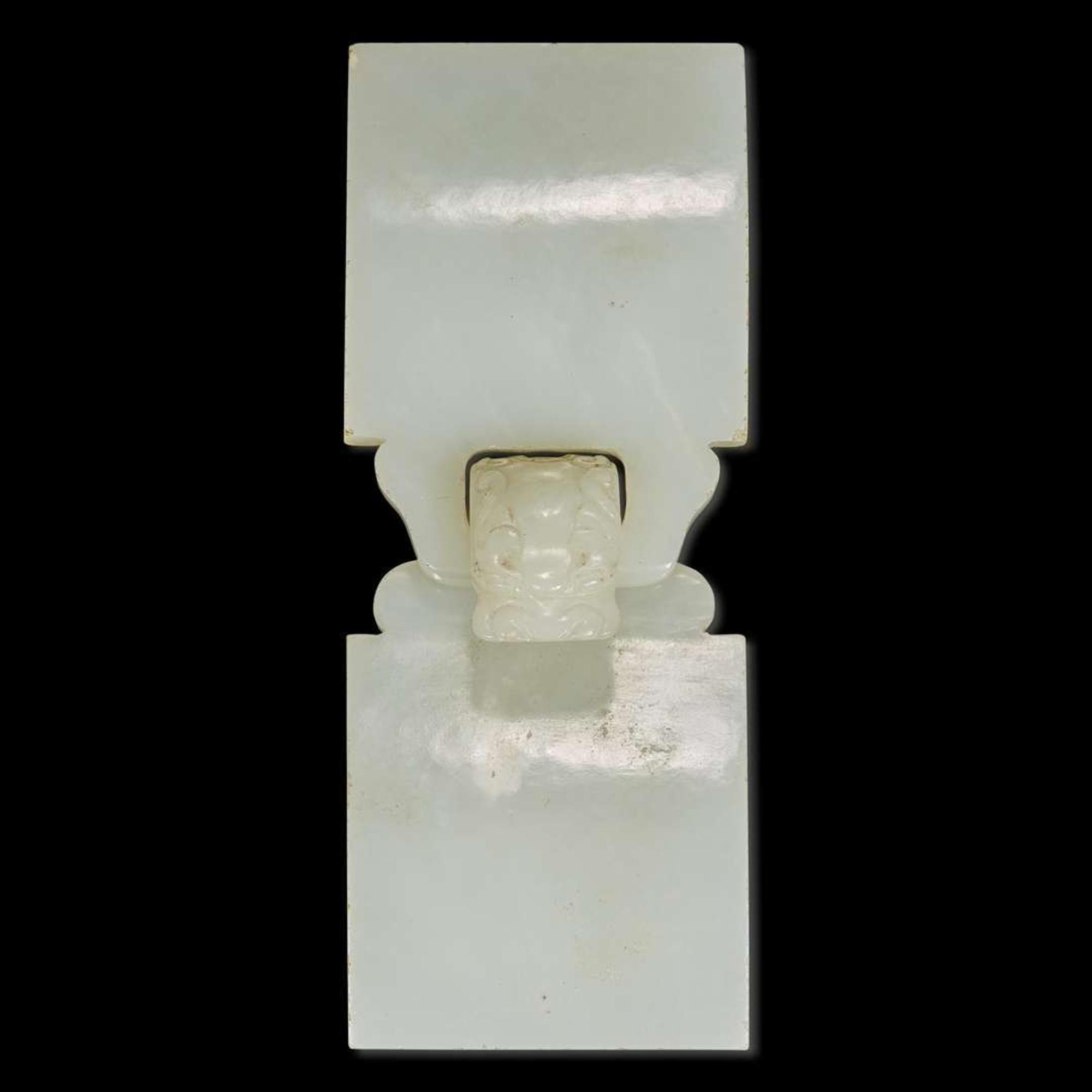 Two Chinese white jade buckles and a third buckle 白玉帶鉤兩組及一配件 Qing dynasty ?