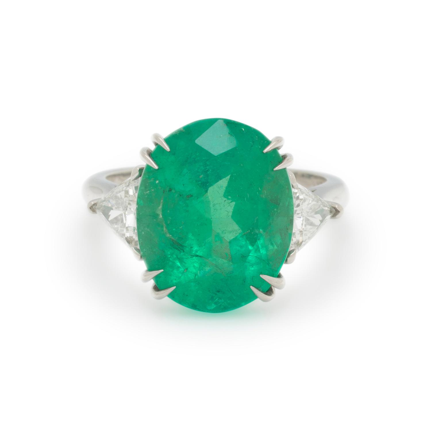 COLOMBIAN EMERALD, DIAMOND, AND PLATINUM RING
