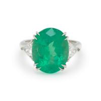 COLOMBIAN EMERALD, DIAMOND, AND PLATINUM RING