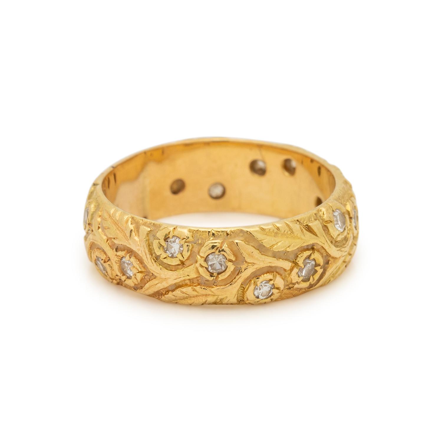 YELLOW GOLD AND DIAMOND RING