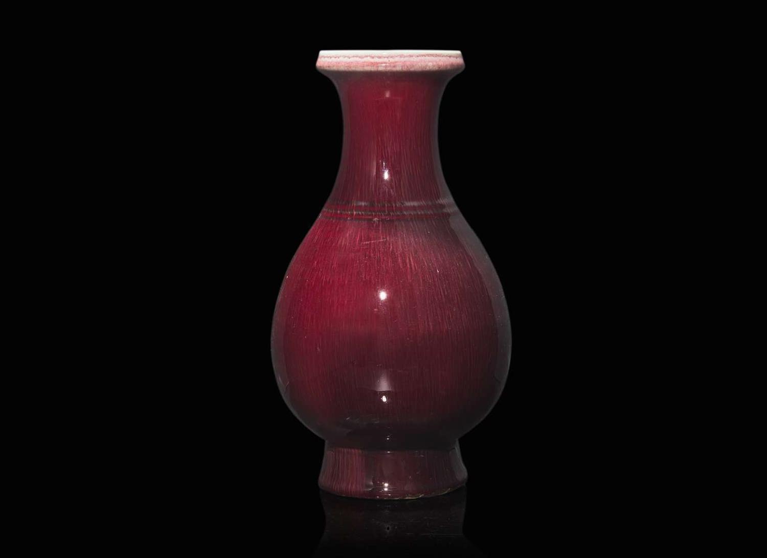 A Chinese copper-red glazed porcelain vase 釉裡紅瓷瓶