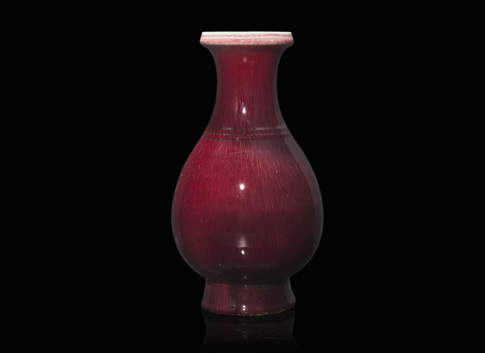 A Chinese copper-red glazed porcelain vase 釉裡紅瓷瓶